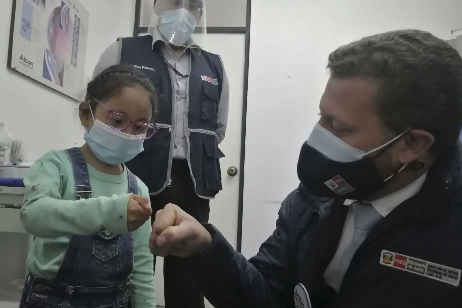 La Dirección de Redes Integradas de Salud (Diris) Lima Sur inició la entrega gratuita de 100 lentes correctores a niños de entre 3 y 11 años de zonas vulnerables de los distritos de Villa María del Triunfo, Villa El Salvador y Chorrillos, quienes fueron atendidos por especialistas en establecimientos de salud cercanos a sus domicilios. Foto: Diris Lima Sur