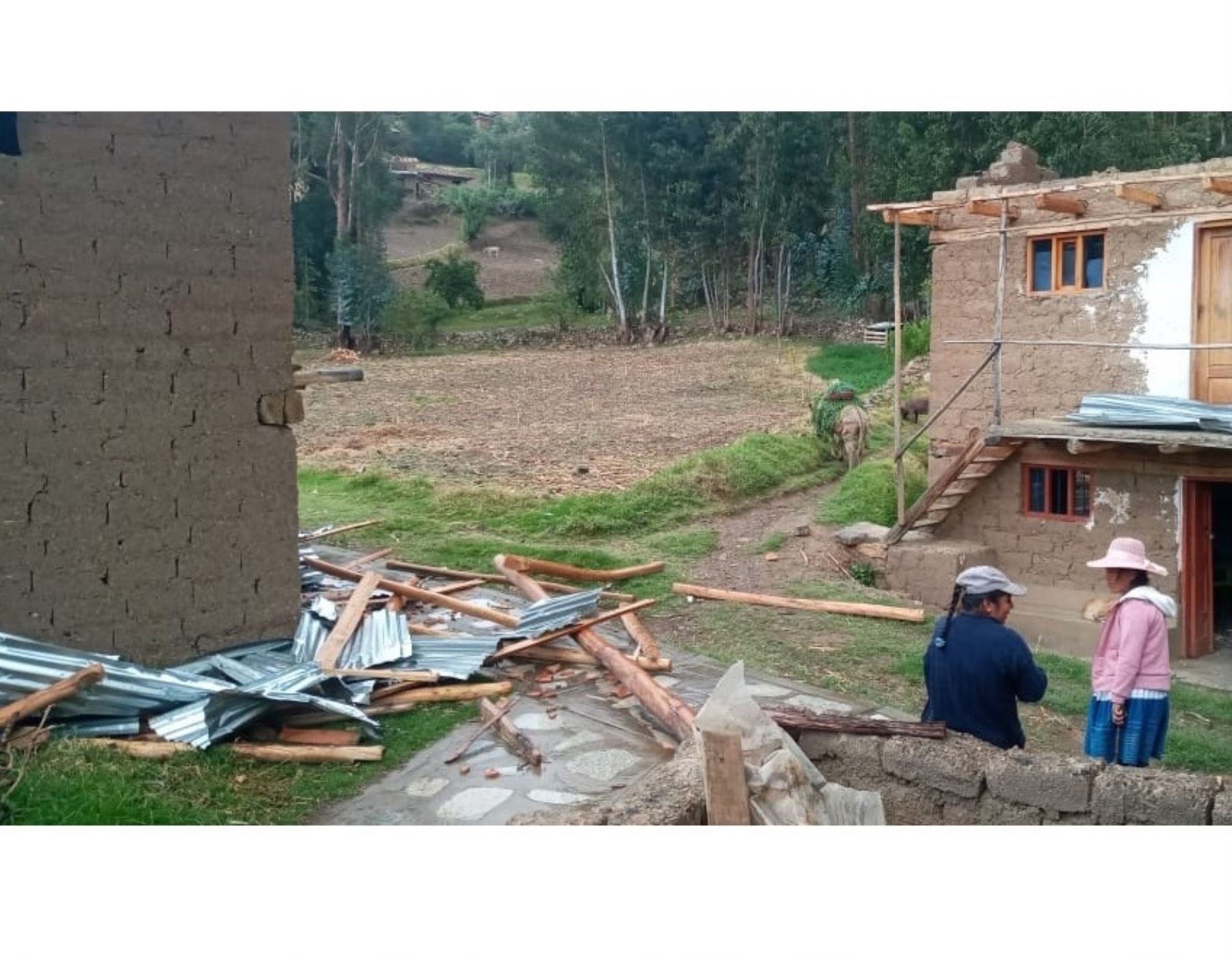 Vientos fuertes continúan causando estragos en Áncash. El COER reportó que una vivienda rústica en Yungay resultó afectada por este fenómeno natural.