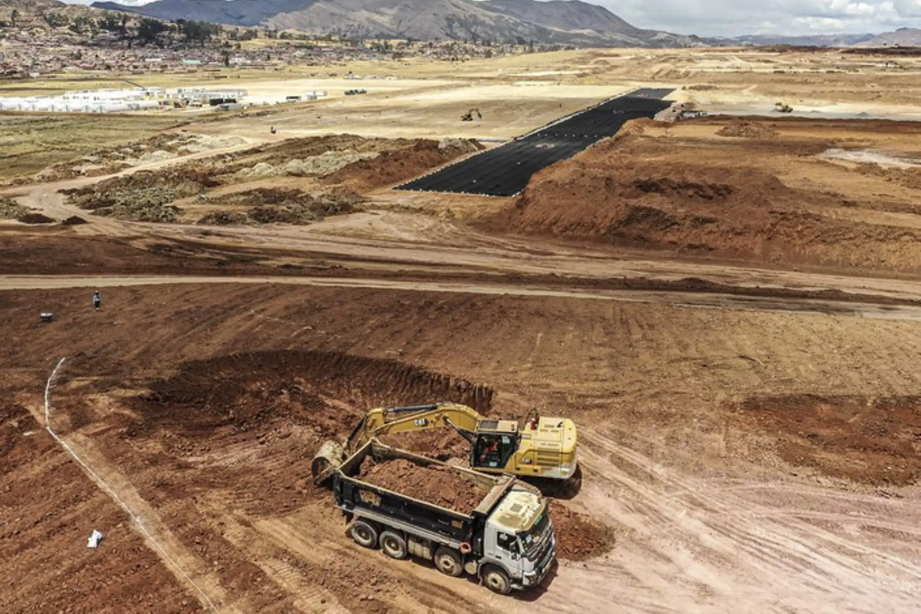 Los trabajos de movimiento de tierras registran un avance del 30 % hasta fines de setiembre, informó el MTC. Foto: ANDINA/difusión.