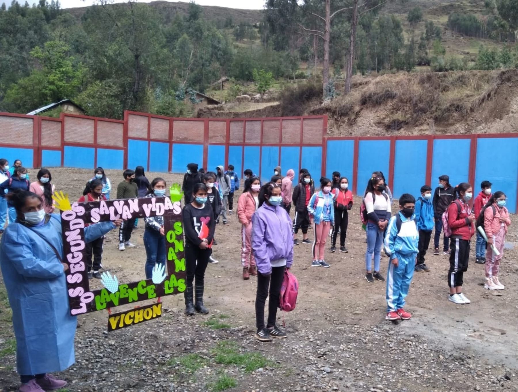 Escolares de 100 colegios de la provincia de Huari, región Áncash, reciben clases en la modalidad semipresencial. ​Foto: ANDINA/difusión.