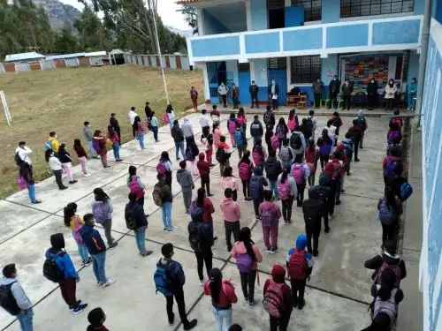 El gobernador regional de Ayacucho y presidente de la Asamblea Nacional de Gobiernos Regionales (ANGR), Carlos Rúa Carbajal, informó que el 60% de los escolares de dicho departamento ya retornaron a la educación presencial de manera segura. ANDINA/Difusión
