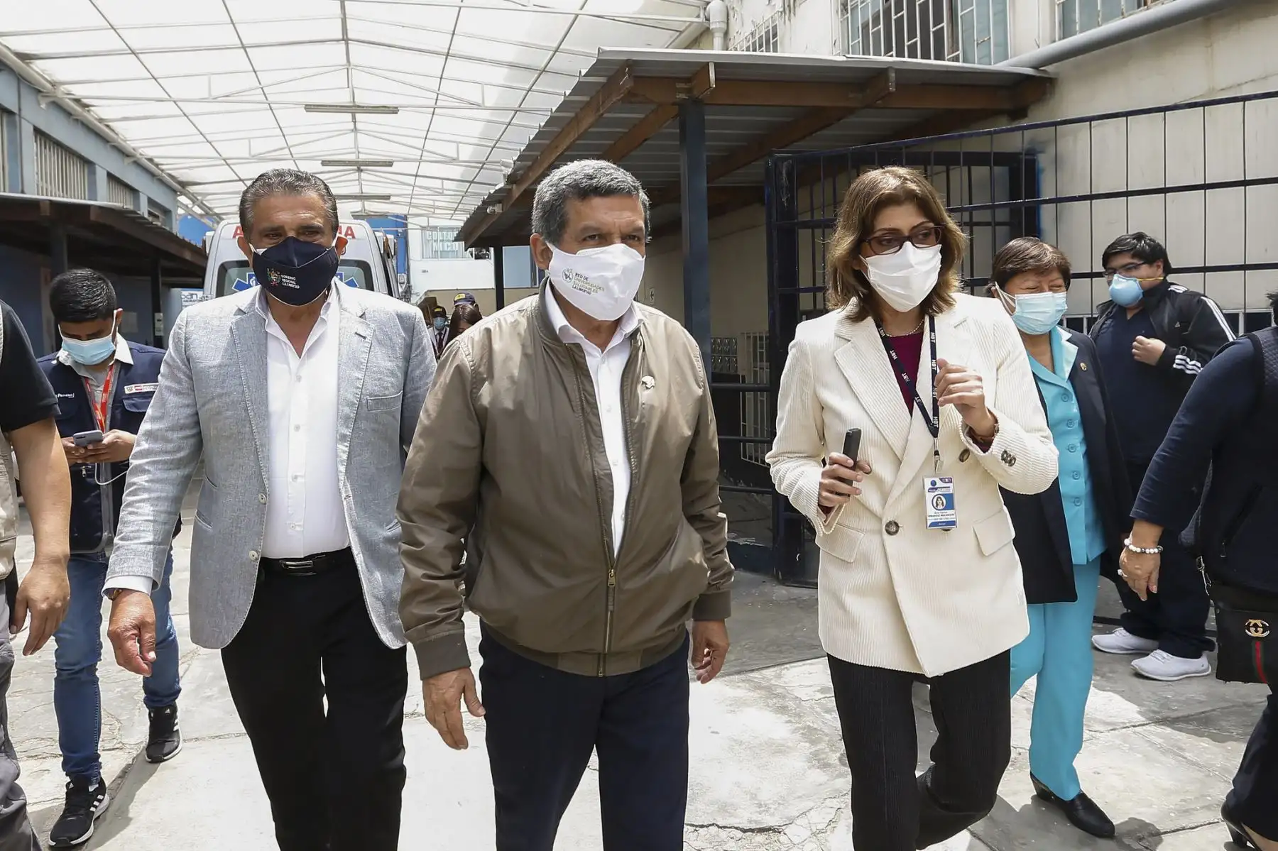 El ministro de Salud, Hernando Cevallos, recorre instalaciones del Hospital Belén en Trujillo. Foto: ANDINA/Minsa