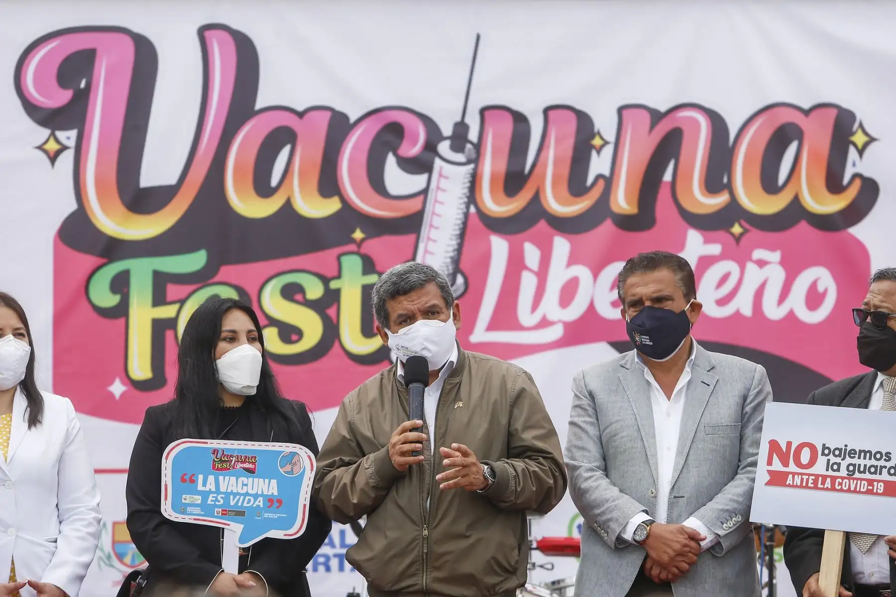 El ministro de Salud, Hernando Cevallos, participa en lanzamiento del VacunaFest contra la covid-19 en la Universidad Nacional de Trujillo. Foto: ANDINA/Minsa