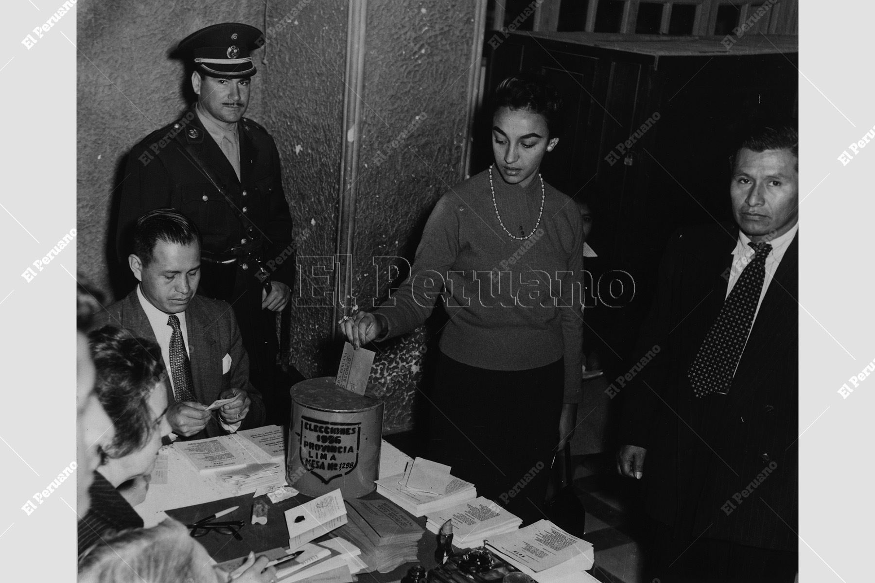 Lima - 17 junio 1956 / La mujer peruana sufragó por primera vez en las elecciones generales de 1956. Foto: ANDINA/archivo