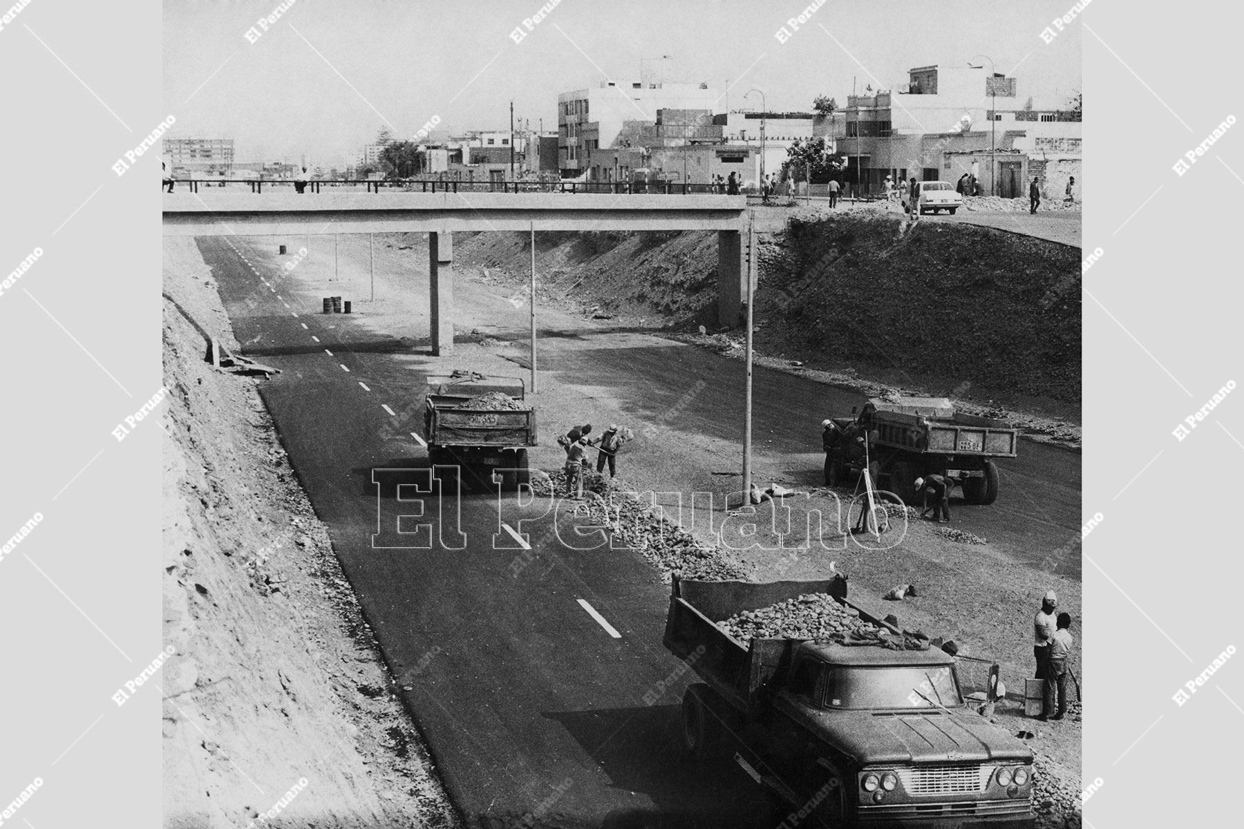 Lima - 5 mayo 1970 / Construcción de la vía expresa del Paseo de la República a la altura del distrito de San Isidro.Foto: ANDINA/archivo