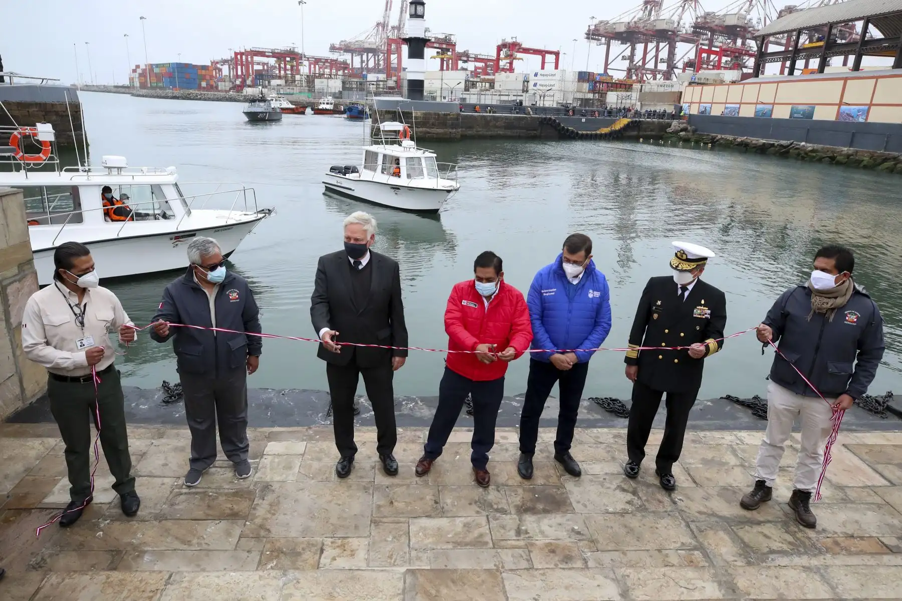 Dos modernas embarcaciones adquiridas por el Ministerio del Ambiente (Minam), fortalecerán las acciones de protección y conservación de áreas naturales marino costeras. Estas fueron presentadas por el titular del Minam, Rubén Ramírez, en el puerto del Callao. Foto: ANDINA/Minam