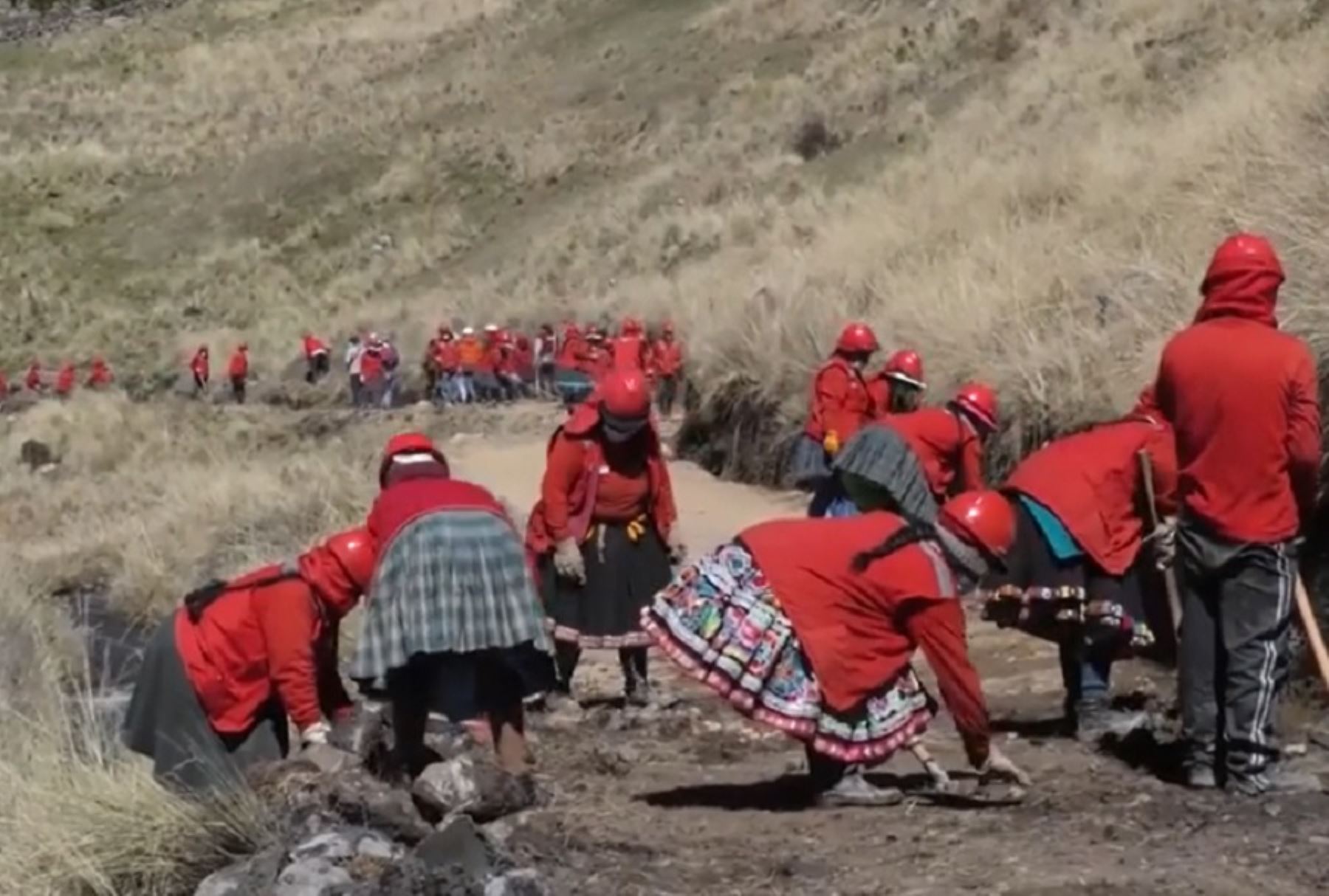 El fortalecimiento de las comunidades que participan del mantenimiento del Qhapaq Ñan es una actividad que genera beneficio social, fortalece el desarrollo de los procesos participativos para la protección y salvaguarda del gran Camino Inca.