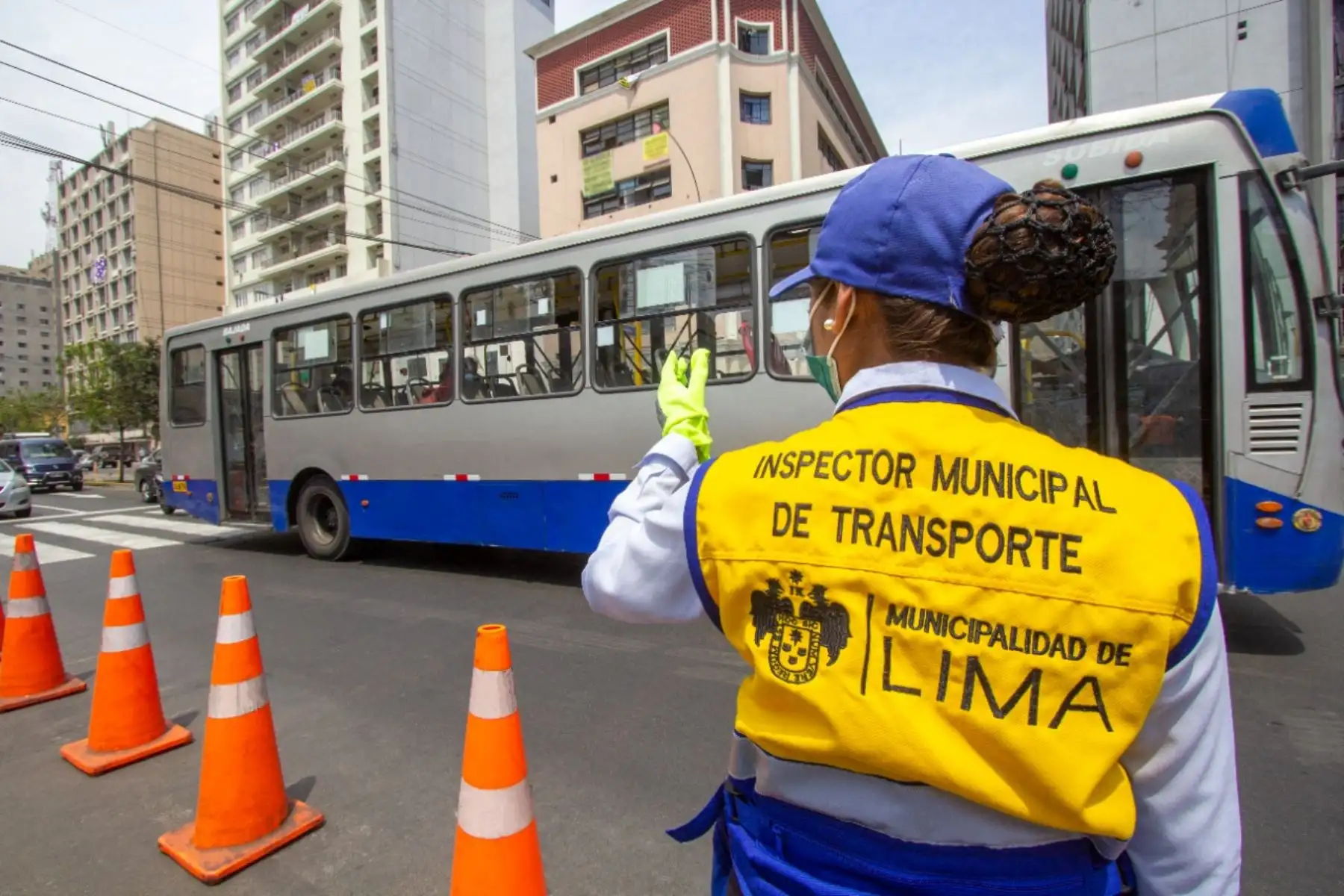 Hasta el 1 de noviembre el transporte público y privado circulará por los dos carriles izquierdos, desde el jirón Conde de Superunda hasta la avenida Emancipación, en sentido de norte a sur. Foto: difusión.