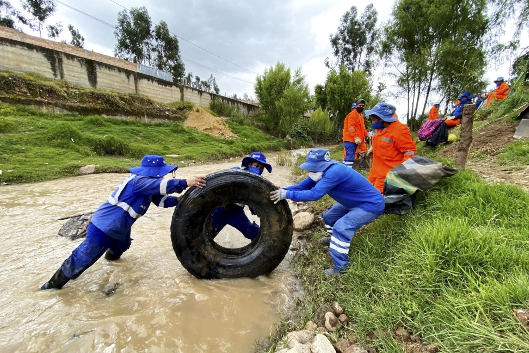 La municipalidad provincial de Cajamarca trabaja en la limpieza y descolmatación de ríos y quebradas de la ciudad. Foto: ANDINA/Eduard Lozano