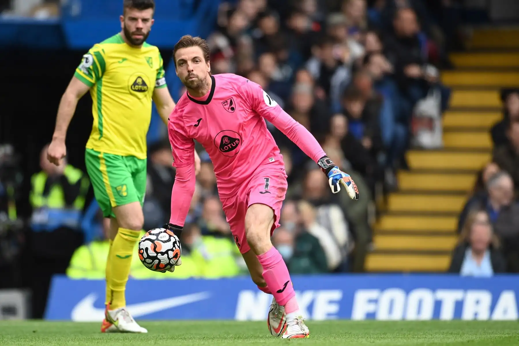 El portero Tim Krul de Norwich City en acción durante el partido de la Premier League. Foto: EFE