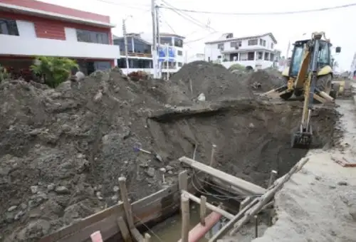 La declaratoria de estado de emergencia en los distritos de Chiclayo y José Leonardo Ortiz, en la región Lambayeque, permitirá agilizar los proyectos de renovación de los colectores de la red de alcantarillado a fin de reducir la incidencia de aniegos, sostuvo el ministro de Vivienda, Construcción y Saneamiento, Geiner Alvarado López.