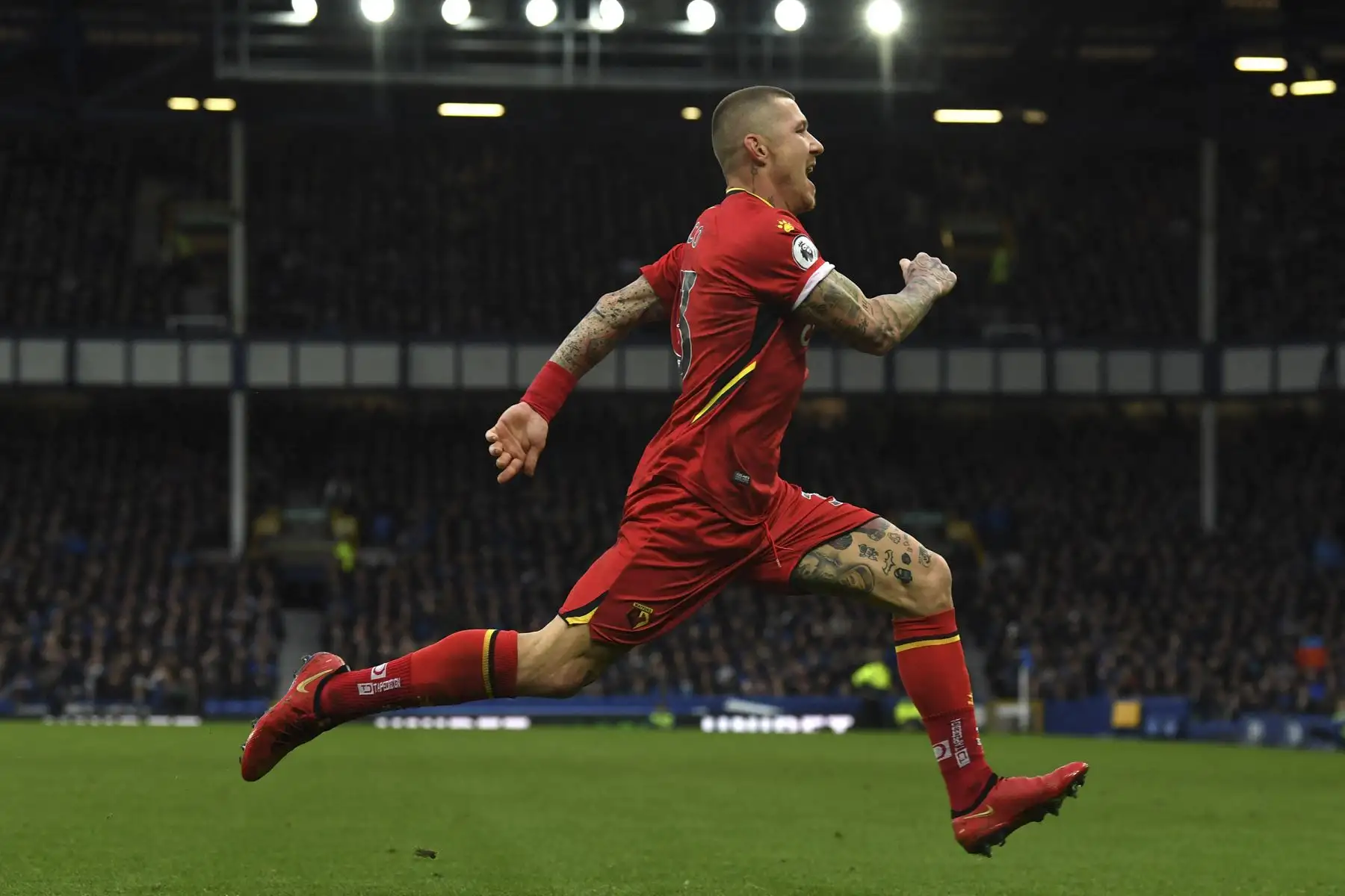 El centrocampista eslovaco del Watford Juraj Kucka celebra anotar el segundo gol de su equipo durante el partido de la Premier League. Foto: AFP