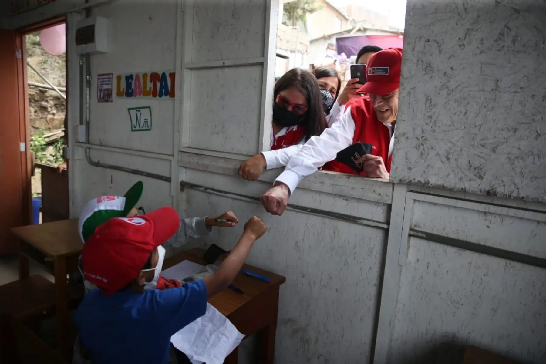 Además se realizó otra visita al AA.HH. Cerro Franco en Villa María del Triunfo, donde se desarrolla también la estrategia “Aprendo en Comunidad”. Foto: ANDINA/Minedu