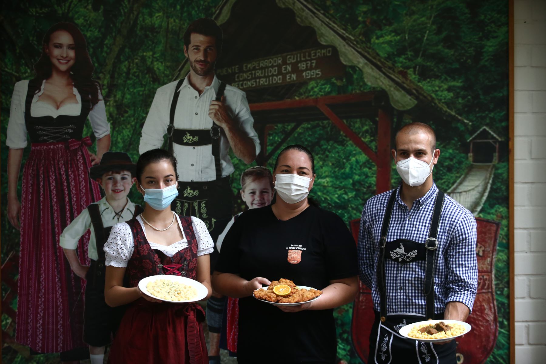 El pueblo de las colonias alemanas en la selva central, se llama Pozuzo. En la imagen muestran sus platos típicos.
Foto: ANDINA/Vidal Tarqui