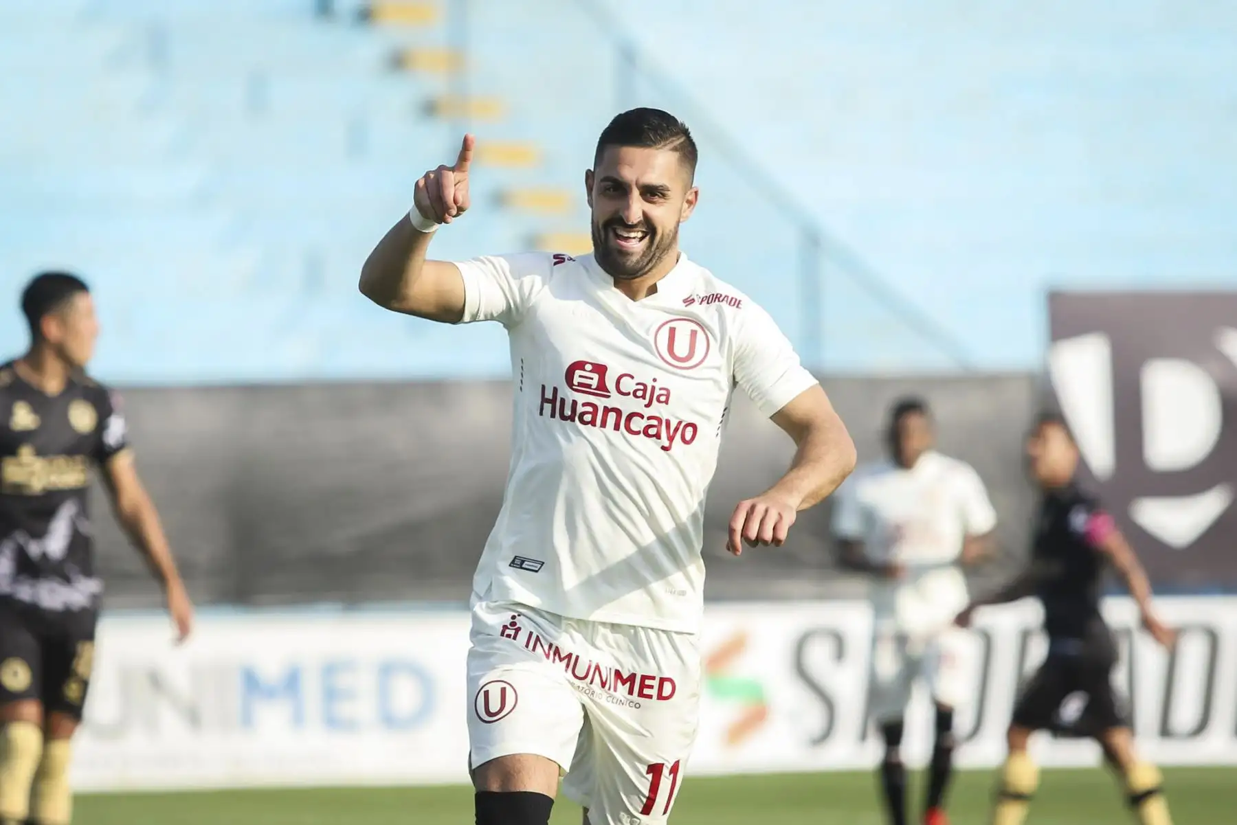 Luis Urruti abre el marcador para los cremas. Universitario enfrenta a Cusco F.C en el estadio Alberto gallardo por la Fase 2 de la Liga 1. Foto: FPF