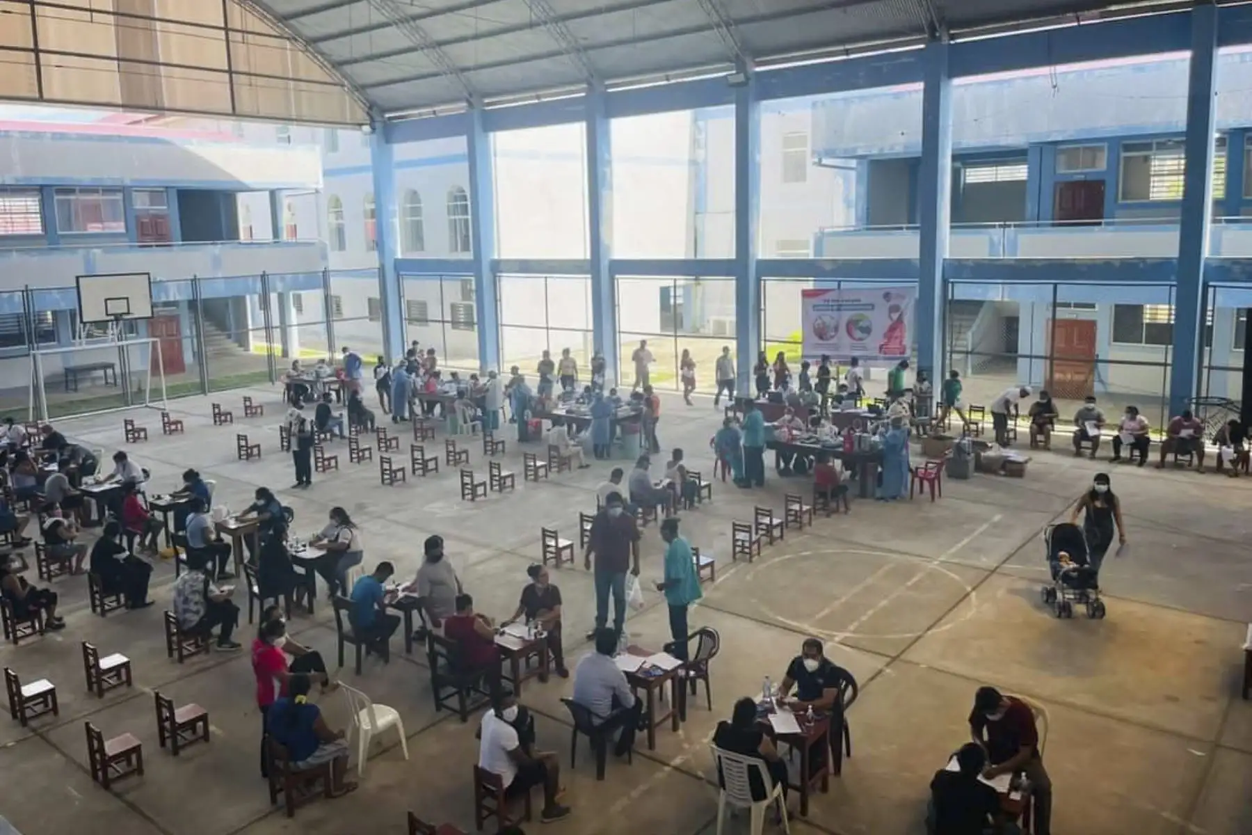 En Loreto, los pobladores de Requena de 20 años a más continúan acudiendo por su dosis contra la covid-19. Foto: Minsa