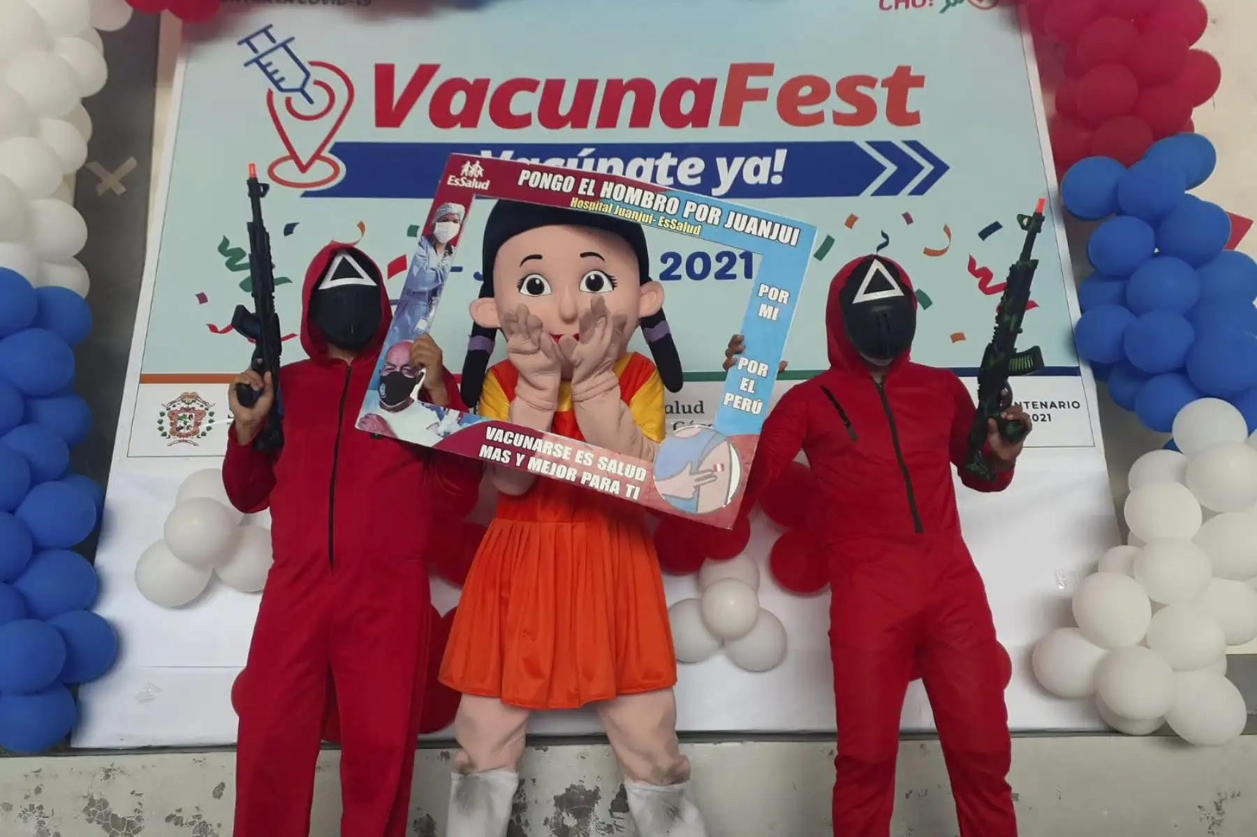 ¡Así se vive el Vacuna Fest en San Martín! Los jóvenes acuden al centro de vacunación Mariscal Cáceres de Juanjui para recibir su dosis contra la covid-19. Foto: Minsa
