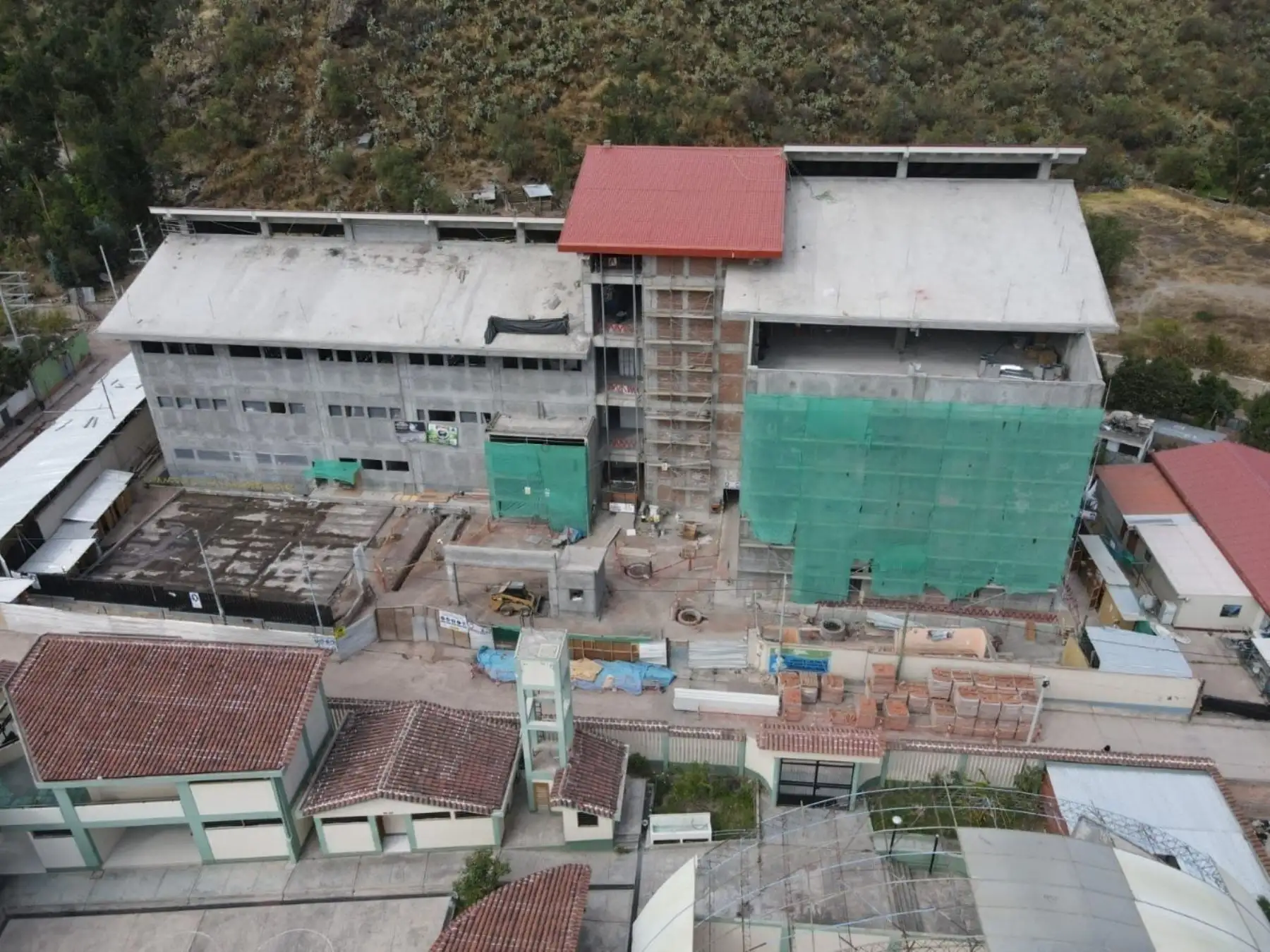 Cerca de S/ 700 millones se invierten en la construcción de seis establecimientos de salud que beneficiarán a más de 345,000 pobladores.