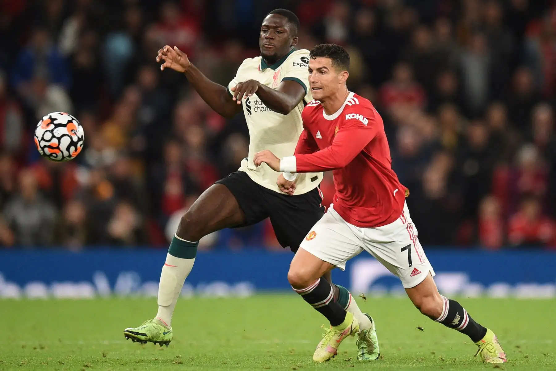Cristiano Ronaldo del Manchester United reacciona durante el partido de la Premier League. Foto: EFE