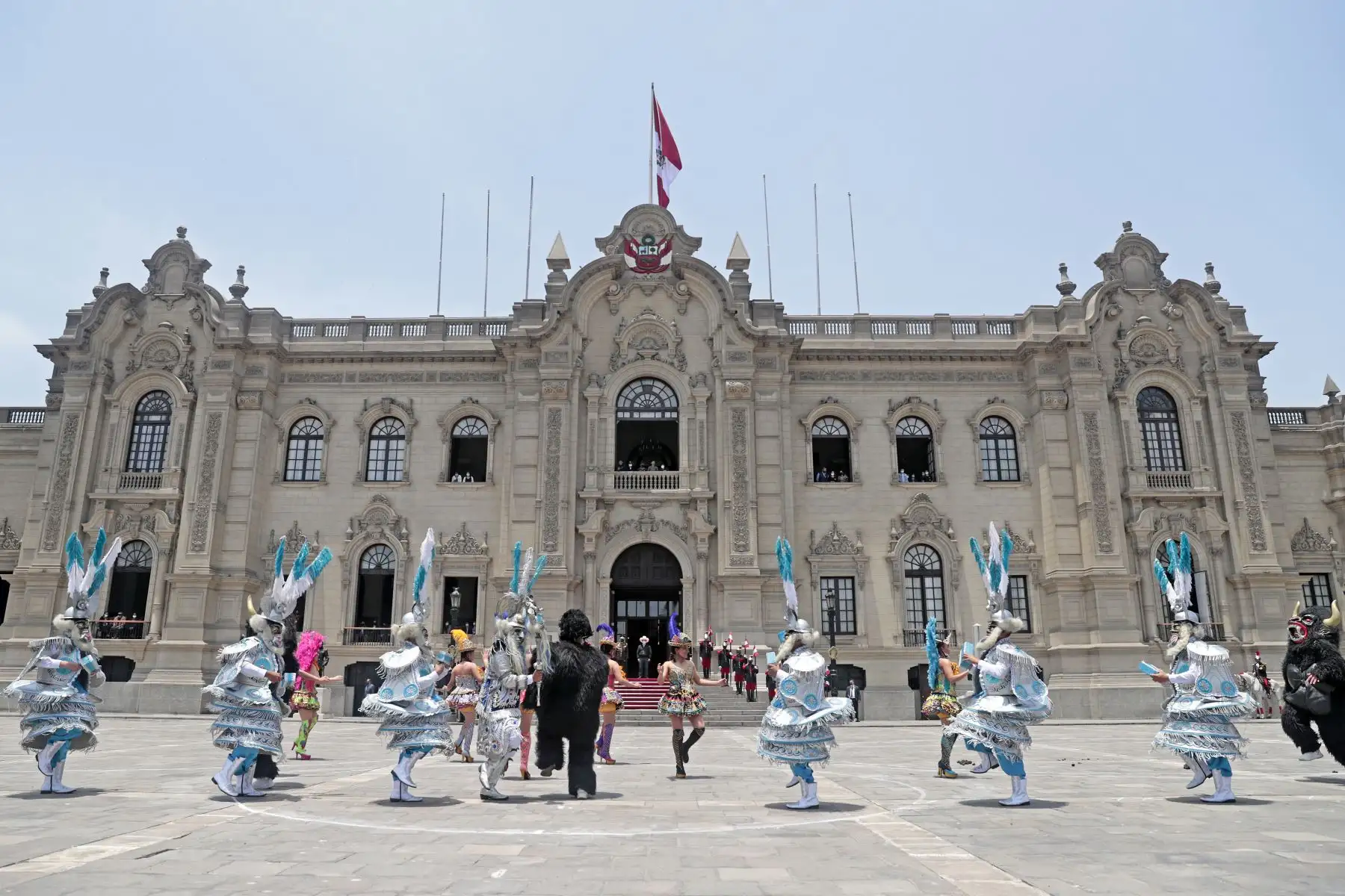 El presidente de la República, Pedro Castillo, encabezó ceremonia de cambio de guardia en el Patio de Honor de Palacio de Gobierno. Foto: ANDINA/Prensa Presidencia