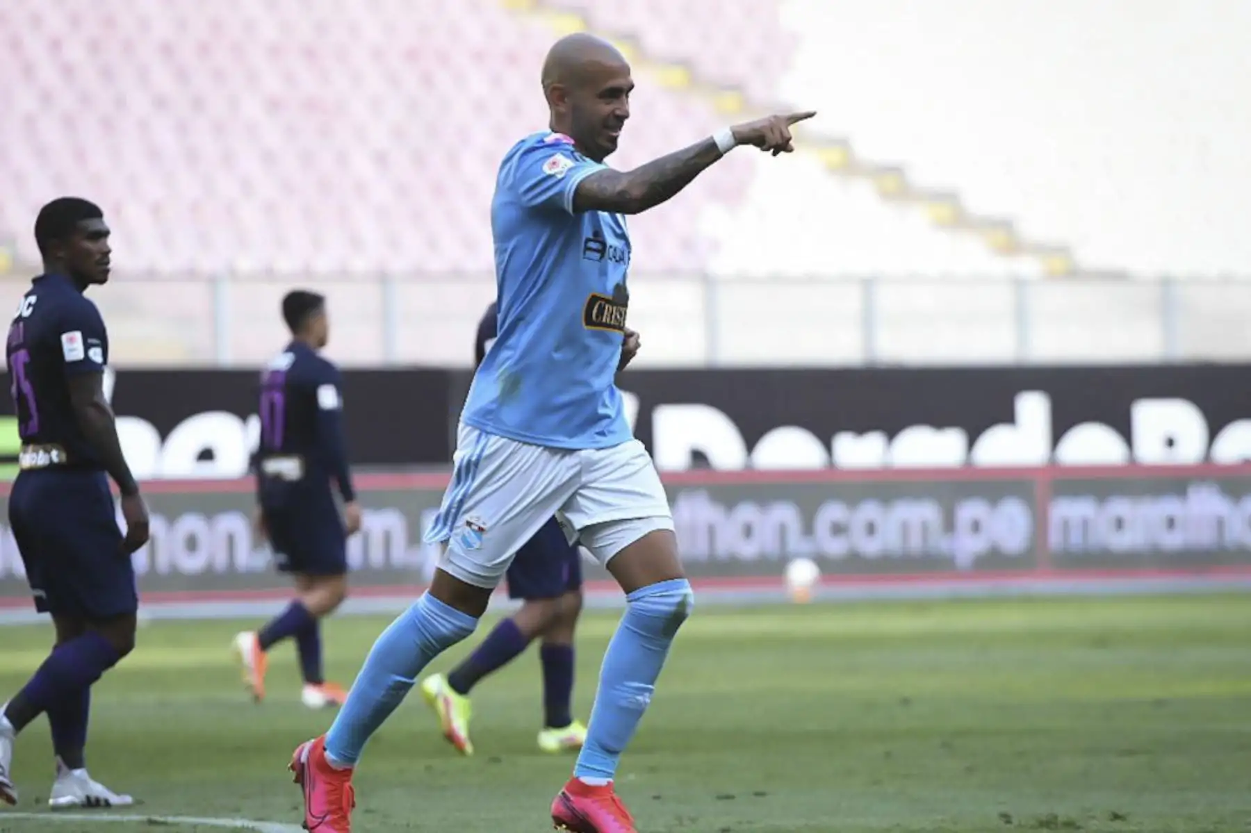 Riquelme anota el tercero para los celestes. Sporting Cristal se enfrenta con Alianza Lima por la Liga 1. Foto: FPF