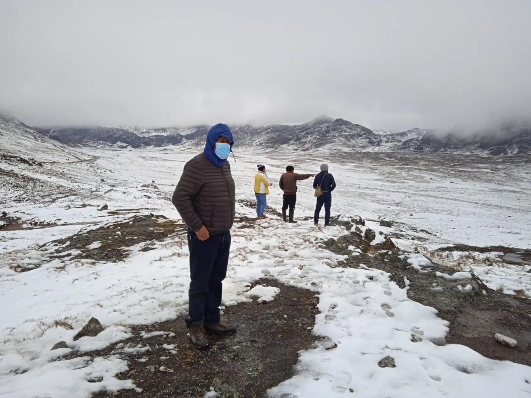 Especialistas del programa Sierra Azul del Midagri iniciaron las obras de siembra y cosecha de agua en zonas altoandinas de siete regiones a pesar de las duras condiciones geográficas y climáticas. ANDINA/Difusión