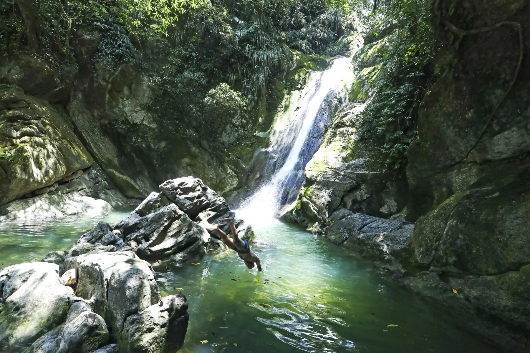 Turismo en la catarata de Santa Carmen en Tingo María. Foto: ANDINA/Carla Patiño