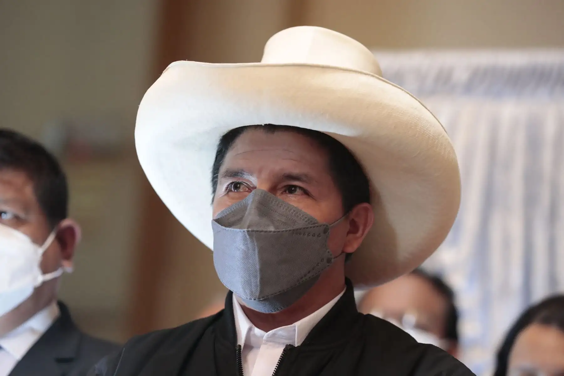El presidente Pedro Castillo acompañado del Gabinete Ministerial conducido por Mirtha Vásquez asisten a la ceremonia de honras fúnebres al parlamentario de Perú Libre, Fernando Herrera Mamani, realizado por el Congreso de la República. Foto: ANDINA/Prensa Presidencia