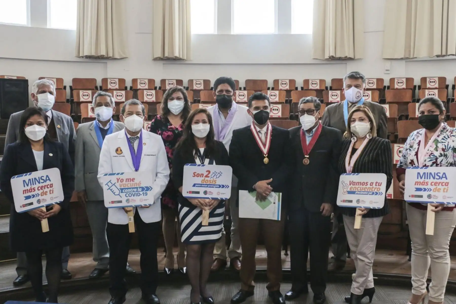 Un pacto por la salud firmó el Minsa con los representantes del Colegio Médico del Perú, Colegio de Enfermeros del Perú, Colegio de Obstetras, Colegio Químico Farmacéutico, Colegio de Tecnólogos Médicos, Colegio de Nutricionistas, Colegio Médico Veterinario del Perú, Colegio de Psicólogos y Colegio de Biólogos para unir esfuerzos y cerrar brechas de vacunación contra la covid-19 y del esquema regular. Foto: Minsa