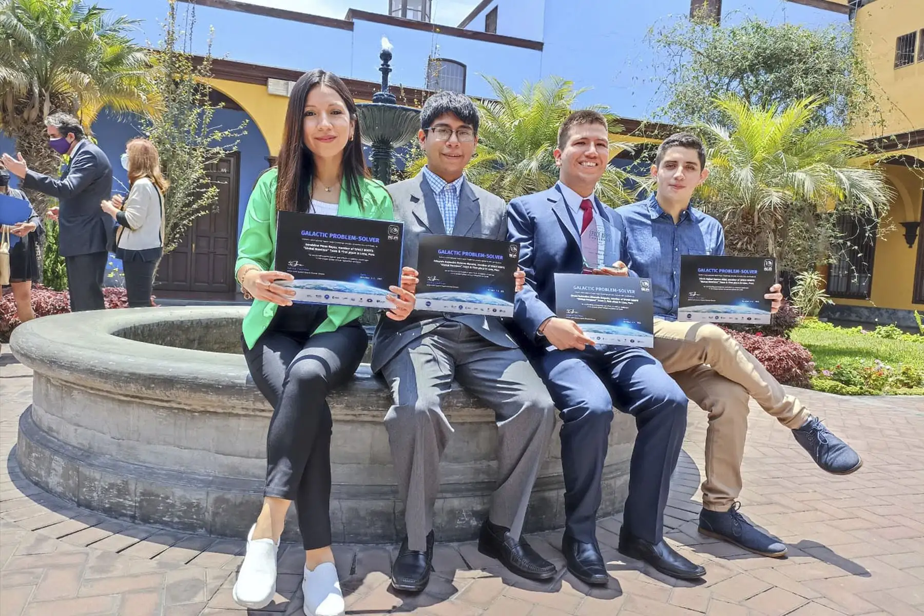 El equipo peruano  "Space Roots"  propuso un nuevo diseño del sistema de producción de vegetales que funcionen a largo tiempo- lo que no sucede actualmente- para cuatro años o más, sin la necesidad de traer más insumos de la Tierra, pensando principalmente en las misiones de exploración de larga duración.