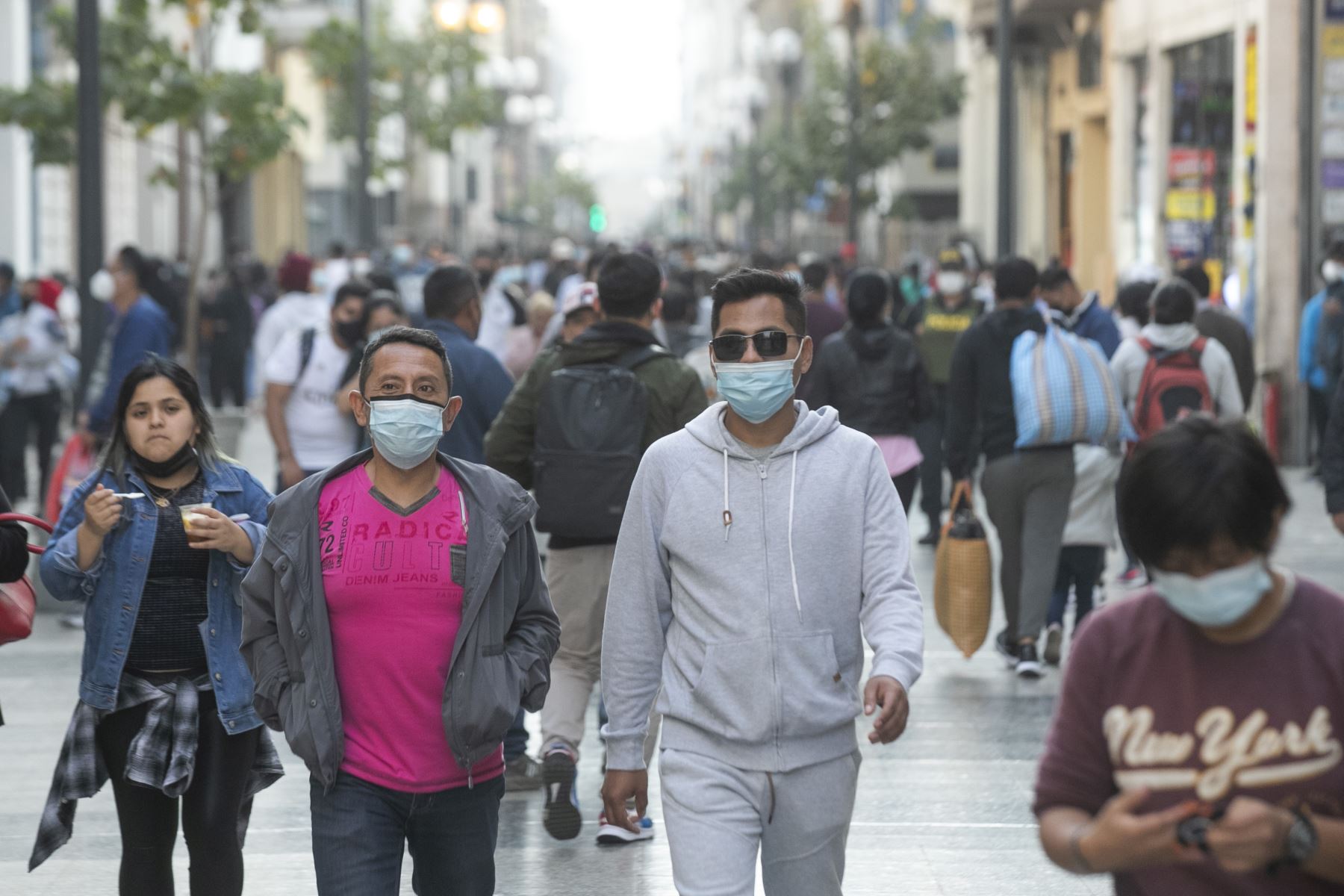 Jirón de la Unión, Centro de Lima, pandemia. gente caminando, mascarillas, covid-19. Foto: ANDINA/Carla Patiño.