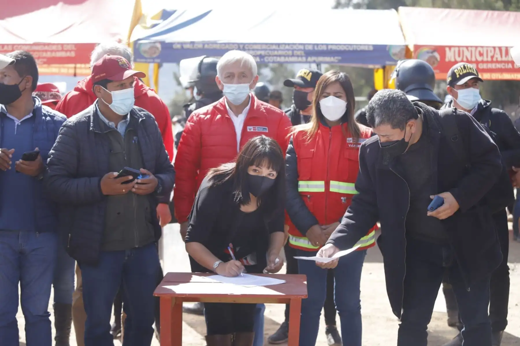 Delegación del Ejecutivo liderada por la titular de la PCM, Mirtha Vásques y comunidades de Cotabambas y distrito Progreso, acordaron encaminar el proceso de diálogo que permitió el levantamiento de las medidas de fuerza desde hoy en la zona. Foto: PCM