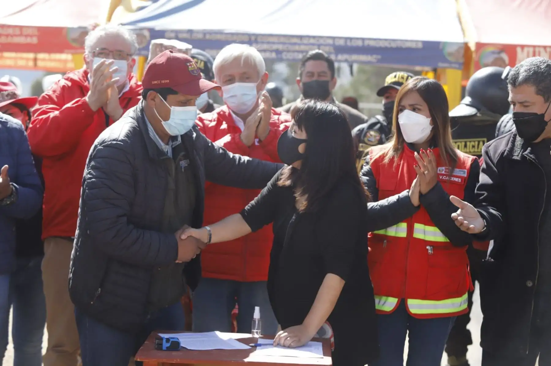 Delegación del Ejecutivo liderada por la titular de la PCM, Mirtha Vásques y comunidades de Cotabambas y distrito Progreso, acordaron encaminar el proceso de diálogo que permitió el levantamiento de las medidas de fuerza desde hoy en la zona. Foto: PCM
