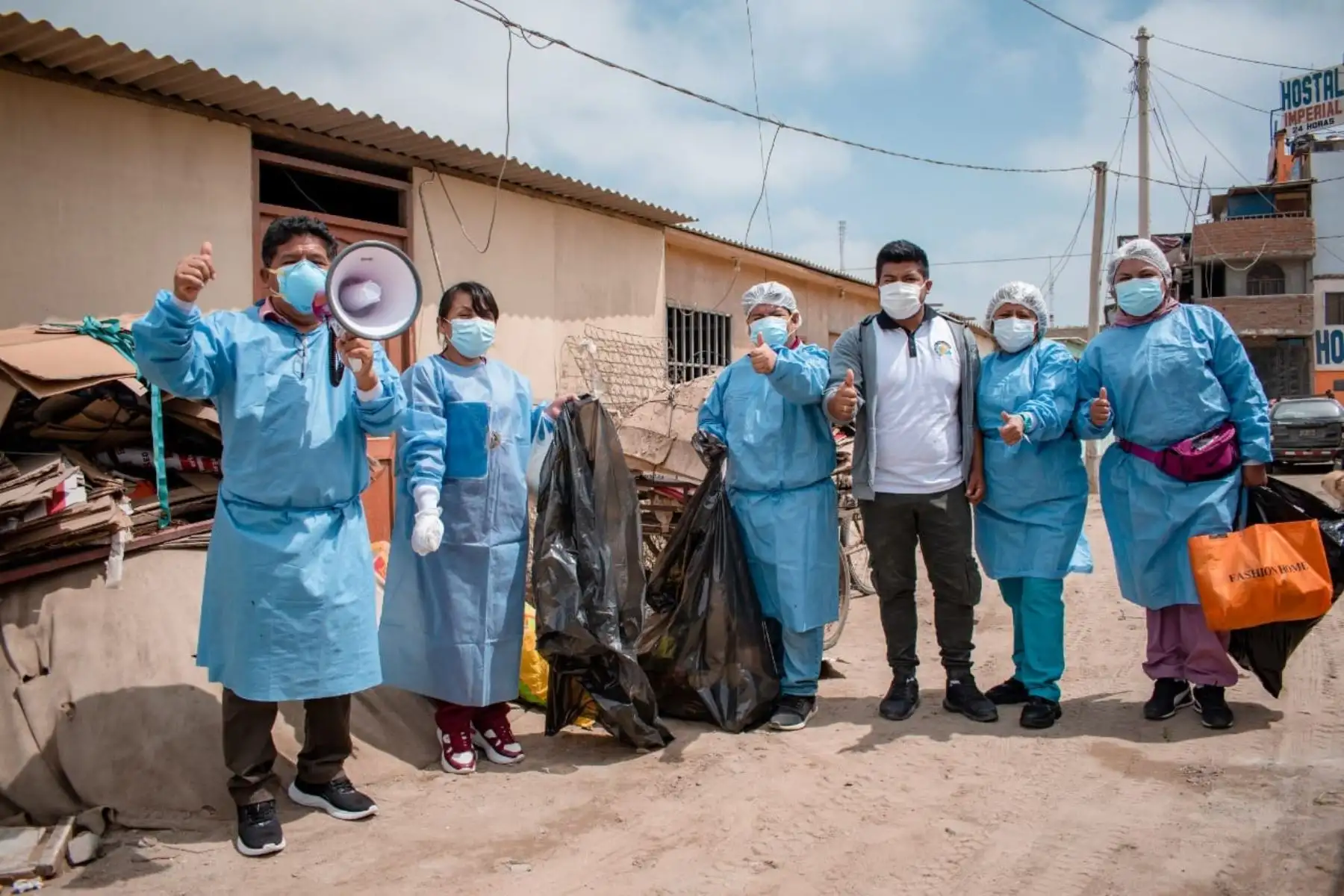 En Nuevo Chimbote y Casma  se recogieron objetos inservibles que puedan servir de criaderos del zancudo Aedes Aegypti que transmite el dengue, el zika y la chikunguya. Foto: ANDINA/Difusión