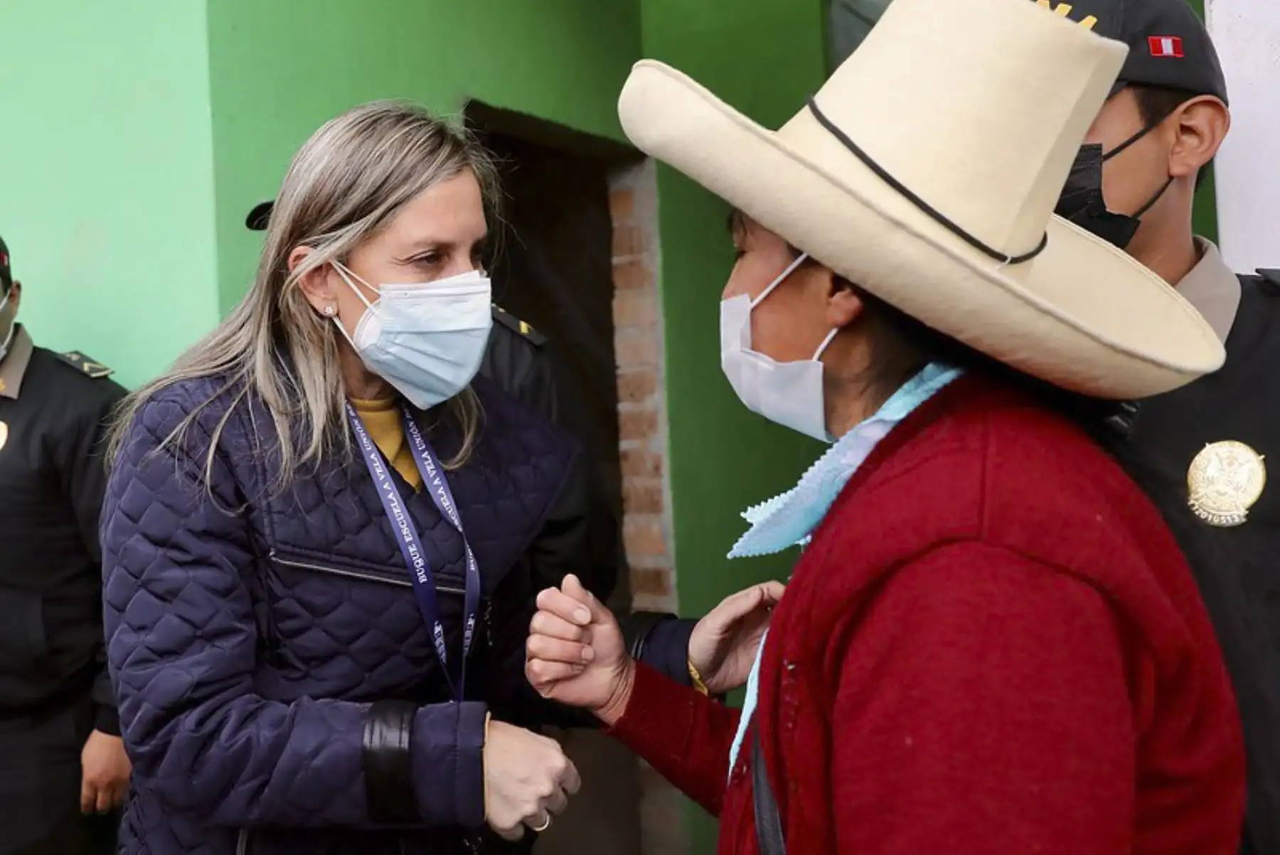 Una delegación de parlamentarios, liderada por la presidenta Maricarmen Alva Prieto, llegó hoy a la ciudad de Cajamarca para participar de la sesión descentralizada del Pleno del Congreso del jueves 28, y cumplir otras actividades como reunirse con autoridades y escuchar las demandas de la población. Foto: Congreso
