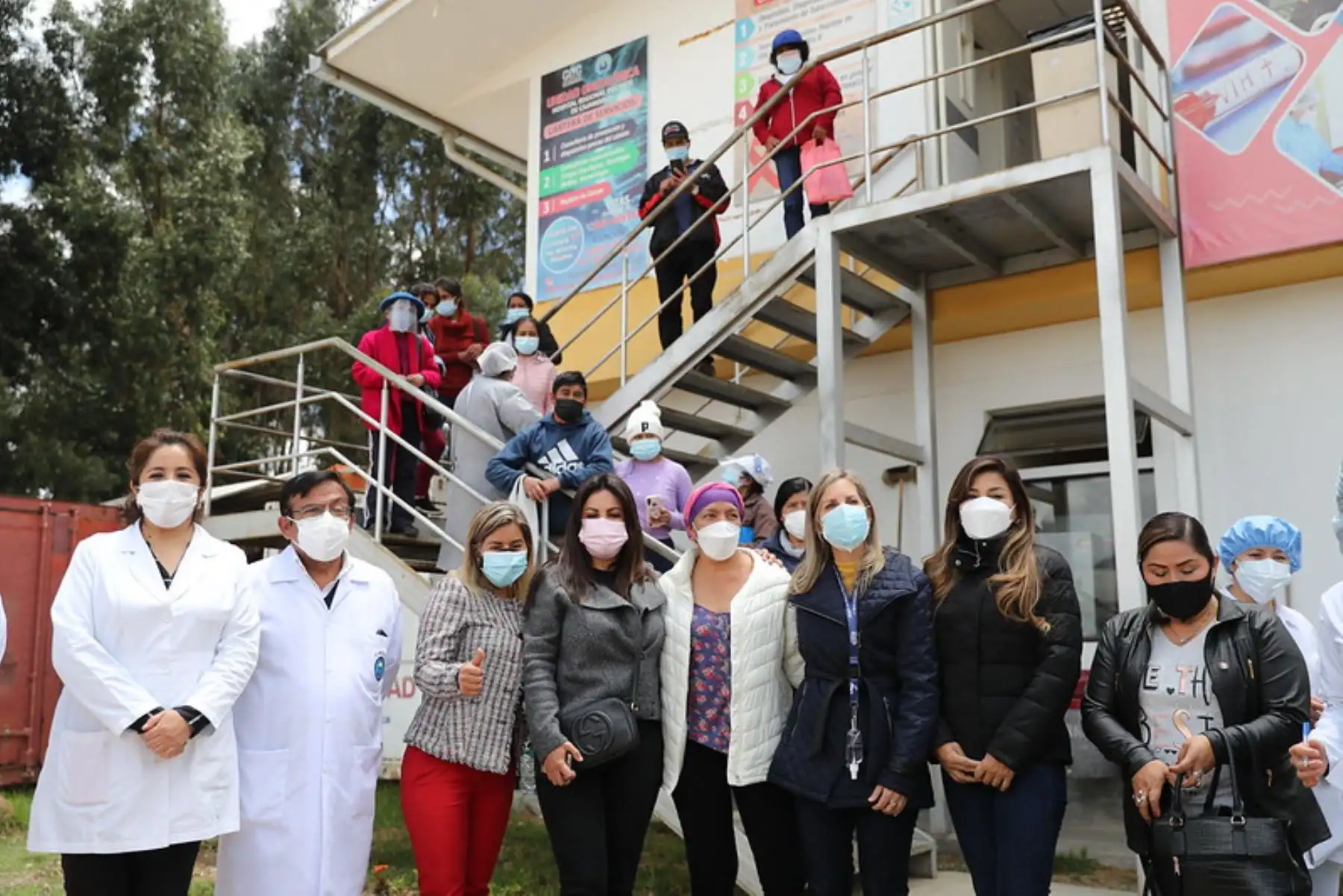 Una delegación de parlamentarios, liderada por la presidenta Maricarmen Alva Prieto, llegó hoy a la ciudad de Cajamarca para participar de la sesión descentralizada del Pleno del Congreso del jueves 28, y cumplir otras actividades como reunirse con autoridades y escuchar las demandas de la población. Foto: Congreso
