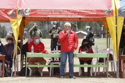Ministro de Energía y Minas, Eduardo González Toro, participó en reunión con autoridades y población de Cotabambas. Foto: Cortesía.