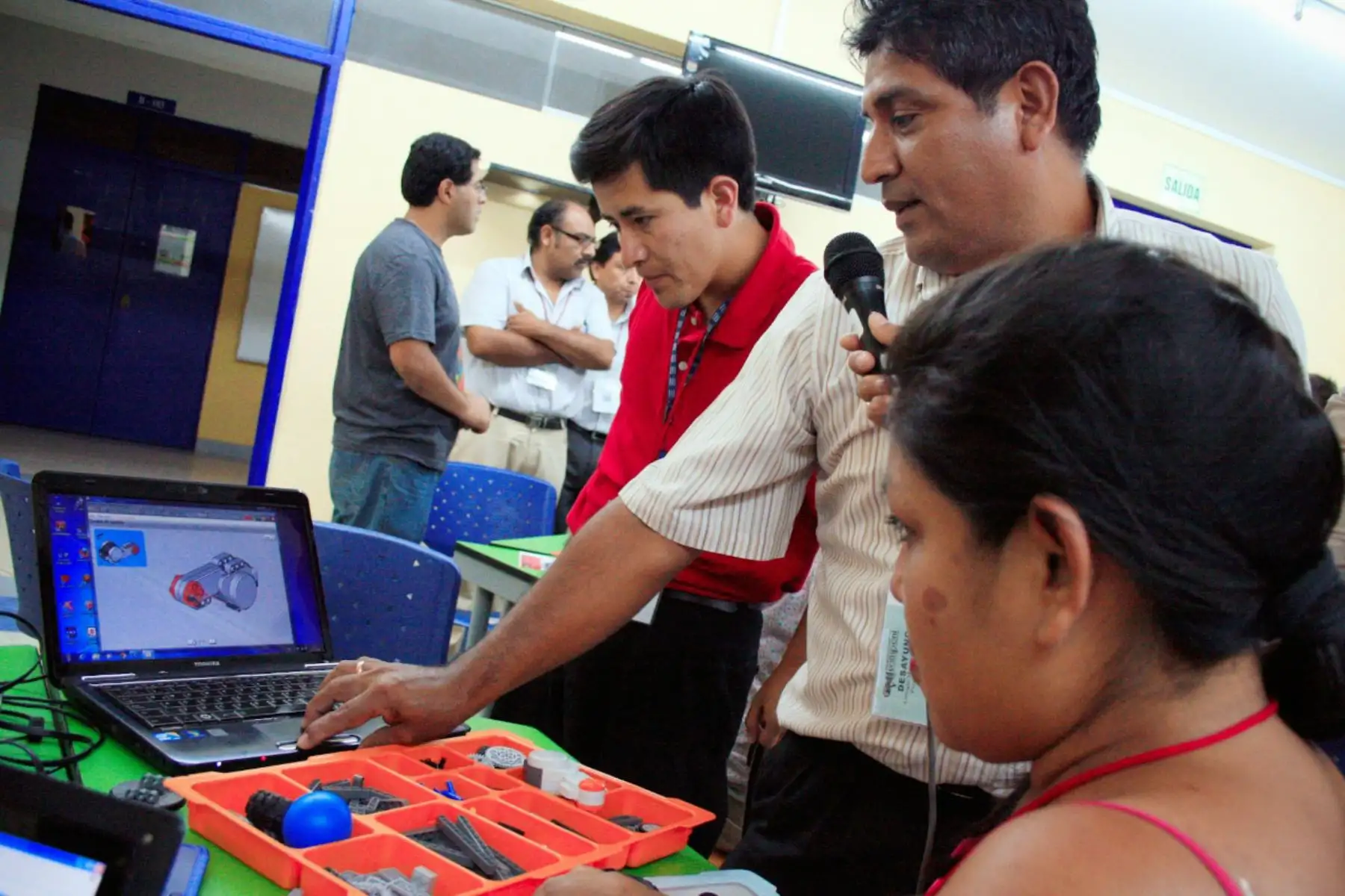 Los centros comunitarios digitales serán espacios físicos y virtuales para reforzar o desarrollar competencias digitales de los ciudadanos. Foto: ANDINA/Difusión