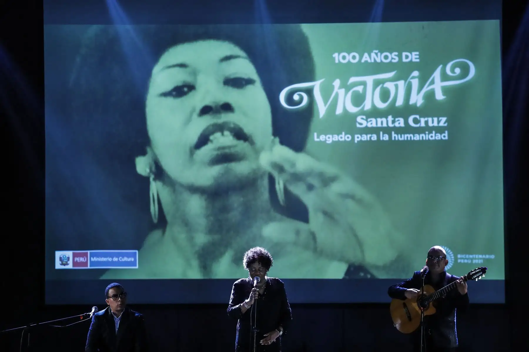 En el marco de las celebraciones por el centenario del nacimiento de Victoria Santa Cruz, el ministerio de Cultura, lanza el Plan de Actividades a realizarse en honor a la autora del famoso poema “Me Gritaron Negra”. Rosa Guzmán ofreció espectáculo. Foto: ANDINA/Renato Pajuelo