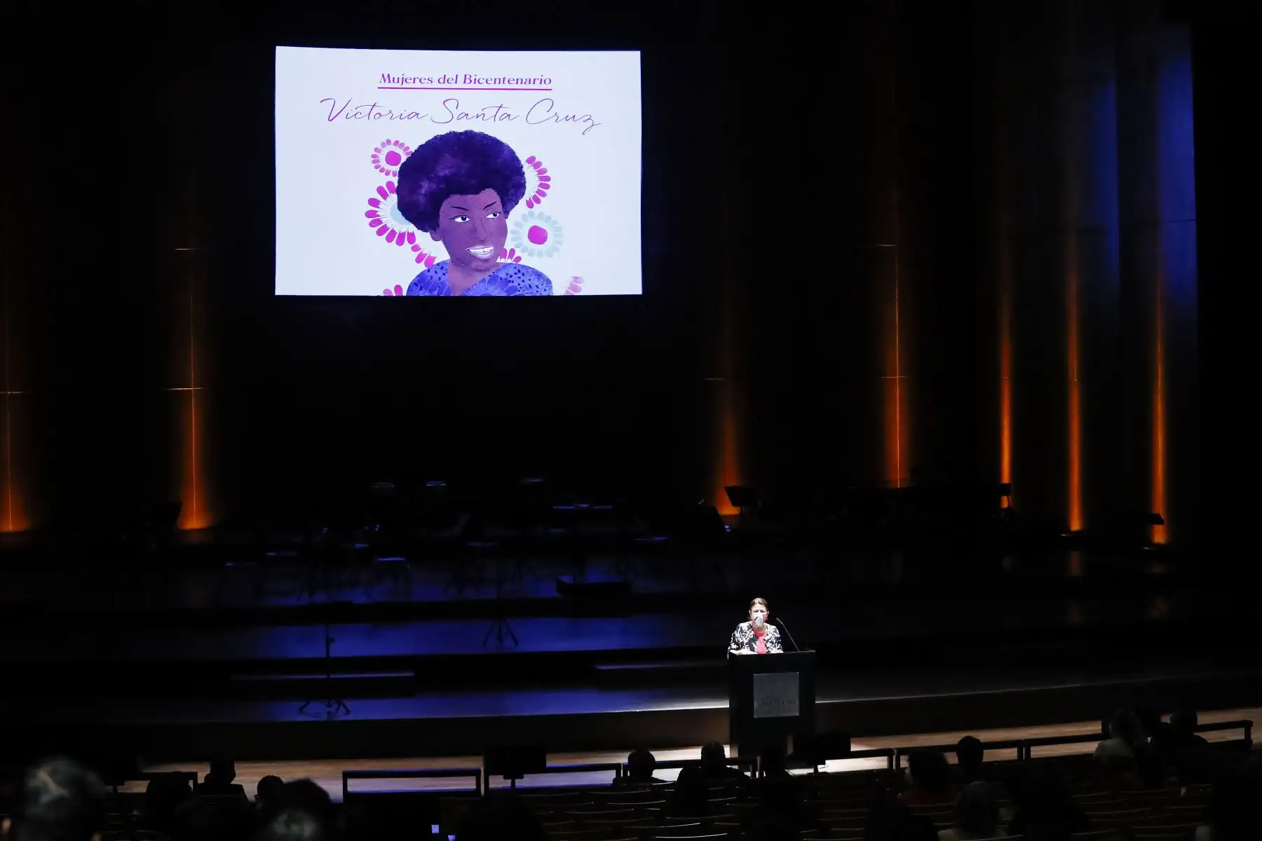 El Ministerio de Cultura organizó el concierto sinfónico Mujeres del Bicentenario en homenaje a Victoria Santa Cruz, a cargo de la Orquesta Sinfónica Nacional del Perú y el Coro Nacional del Perú en el Gran Teatro Nacional. Titular de Cultura, Gisela Ortiz, preside la ceremonia. Foto: ANDINA/Renato Pajuelo