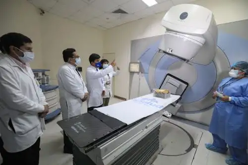 Presidente del Seguro Social, Mario Carhuapoma, anuncia plan de desembalse para dar tratamiento oportuno a asegurados diagnosticados con cáncer. Foto: ANDINA/Difusión.