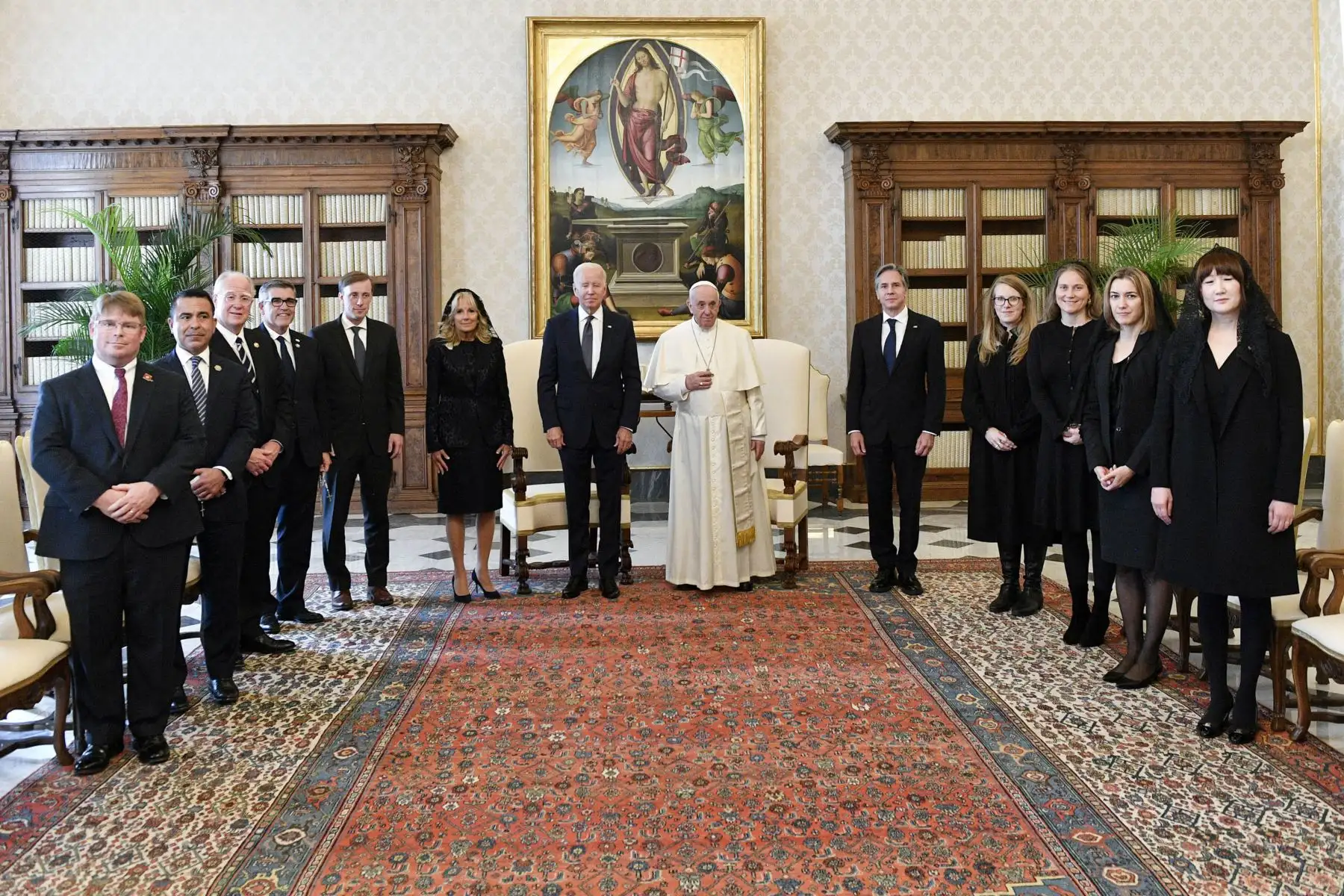 El Papa Francisco se reúne con el presidente de los Estados Unidos, Joe Biden, durante una audiencia privada en el Vaticano, antes de la próxima cumbre del G20 de líderes mundiales para discutir el cambio climático, el covid-19 y el recuperación mundial pospandémica. Foto: AFP
