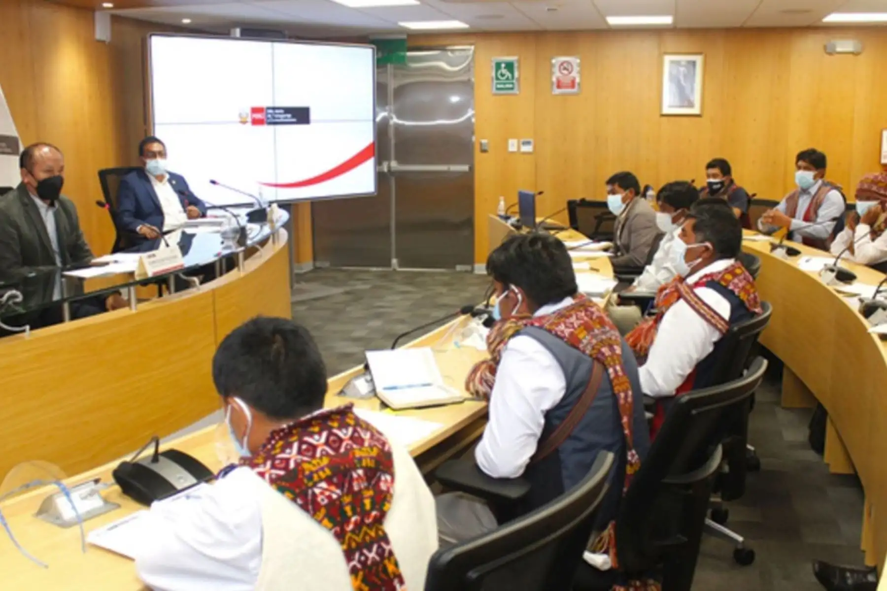 El Ministerio de Transportes y Comunicaciones y las comunidades campesinas de Yanacona, Ayllopongo y Racchi Ayllo acordaron continuar construcción del aeropuerto internacional de Chinchero