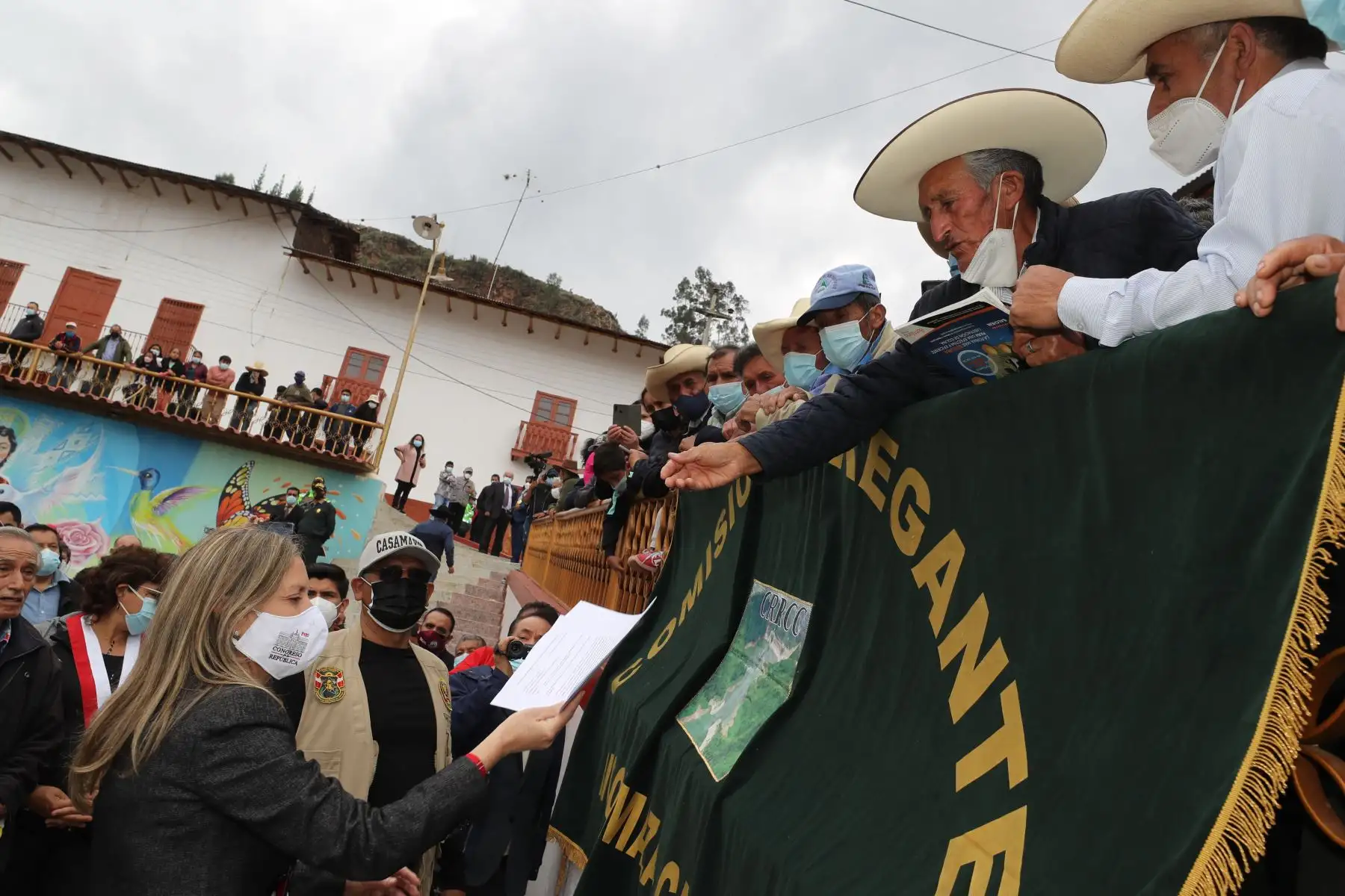 La presidenta del Congreso Maricarmen Alva junto a una delegación de legisladores visitan la provincia de Contumazá, en la región Cajamarca. 
Foto: Congreso de la República