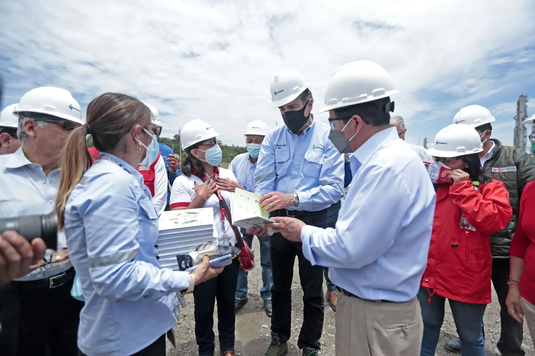 Presidente de la República, Pedro Castillo, realiza sobrevuelo y visita el yacimiento gasífero del consorcio Camisea en la región Cusco.
Foto: Presidencia Perú