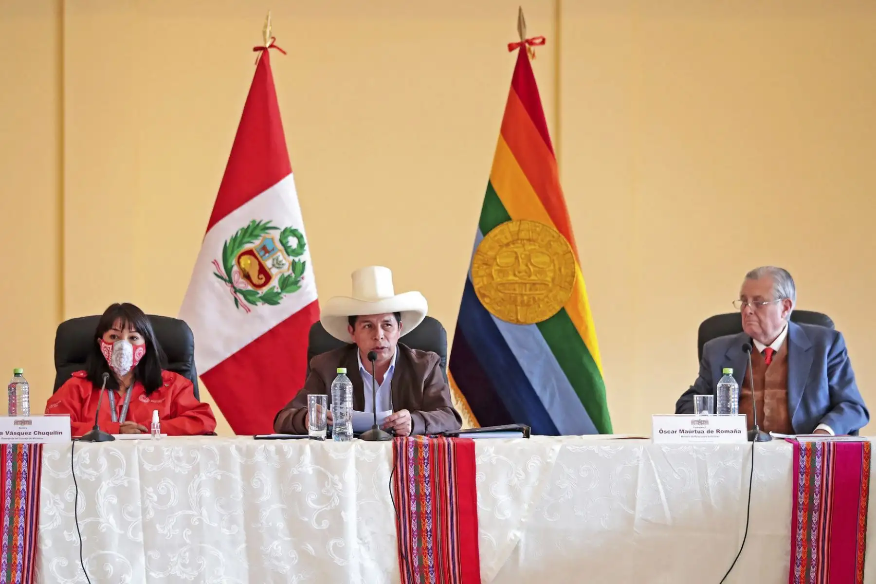 El jefe de Estado, Pedro Castillo, junto con la titular de la PCM, Mirtha Vásquez, preside una nueva sesión del Consejo de Ministros, que se realiza en la región Cusco. Participa canciller Óscar Maúrtua. Foto: ANDINA/Prensa Presidencia