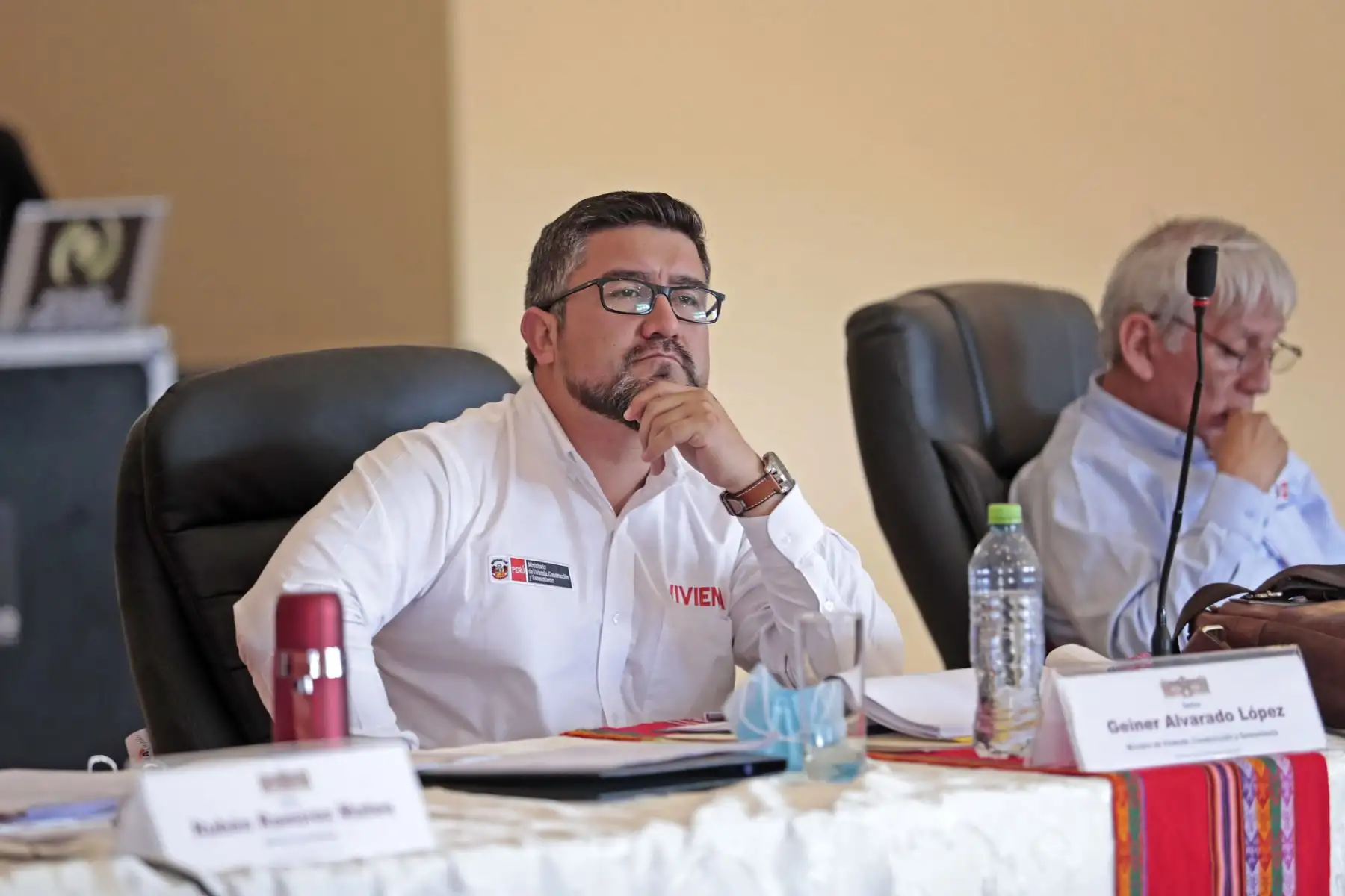 El jefe de Estado, Pedro Castillo, junto con la titular de la PCM, Mirtha Vásquez, preside una nueva sesión del Consejo de Ministros, que se realiza en la región Cusco. Foto: ANDINA/Prensa Presidencia