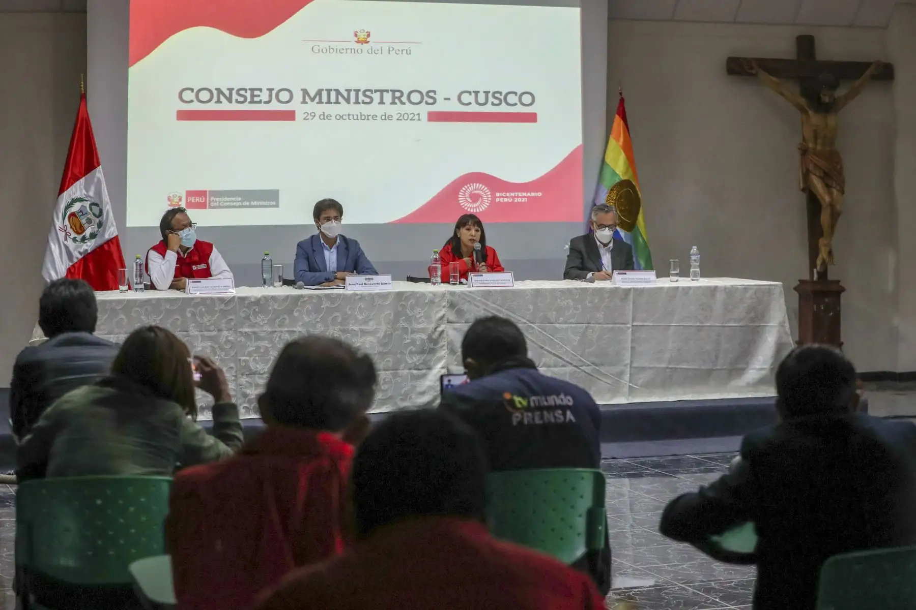 La jefa del Gabinete, Mirtha Vásquez, ofrece conferencia de prensa tras primer Consejo de Ministros Regional desarrollado en el Cusco. Participa el ministro de Economía y Finanzas, Pedro Francke; el titular de Comercio Exterior y Turismo, Roberto Sánchez y el gobernador regional de Cusco, Jean Paul Benavente García. Foto: ANDINA/PCM