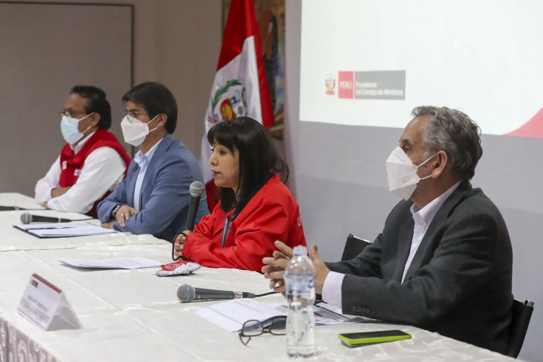 La jefa del Gabinete, Mirtha Vásquez, ofrece conferencia de prensa tras primer Consejo de Ministros Regional desarrollado en el Cusco. Participa el ministro de Economía y Finanzas, Pedro Francke; el titular de Comercio Exterior y Turismo, Roberto Sánchez y el gobernador regional de Cusco, Jean Paul Benavente García. Foto: ANDINA/PCM