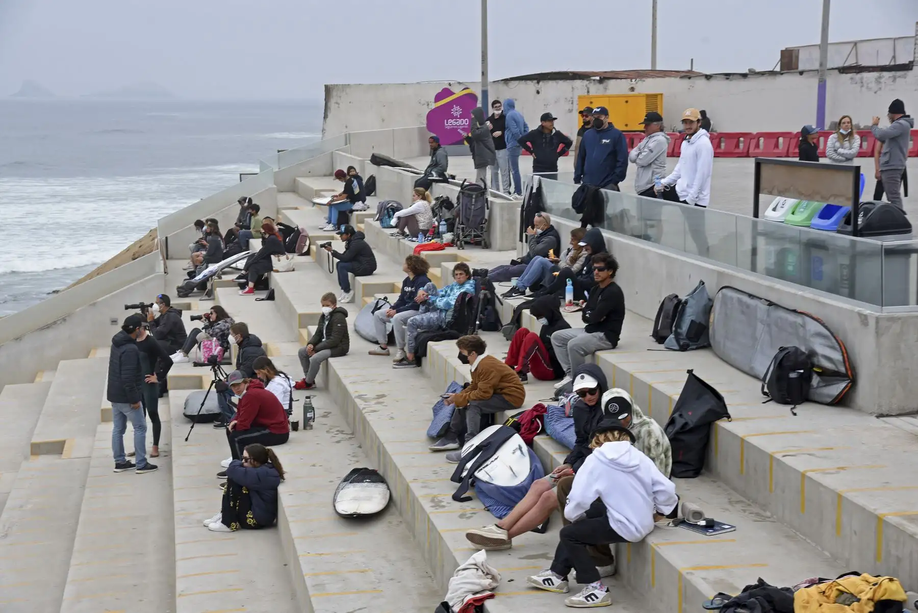 Así de desarrolló la primera fecha de la “Copa Bicentenario de Tabla 2021” en la playa de Punta Rocas. La competencia se llevará cabo del 29 al 31 de octubre y contará con la participación de los mejores representantes del Perú y de otros países. Foto: Lima Legado/Germán Falcón